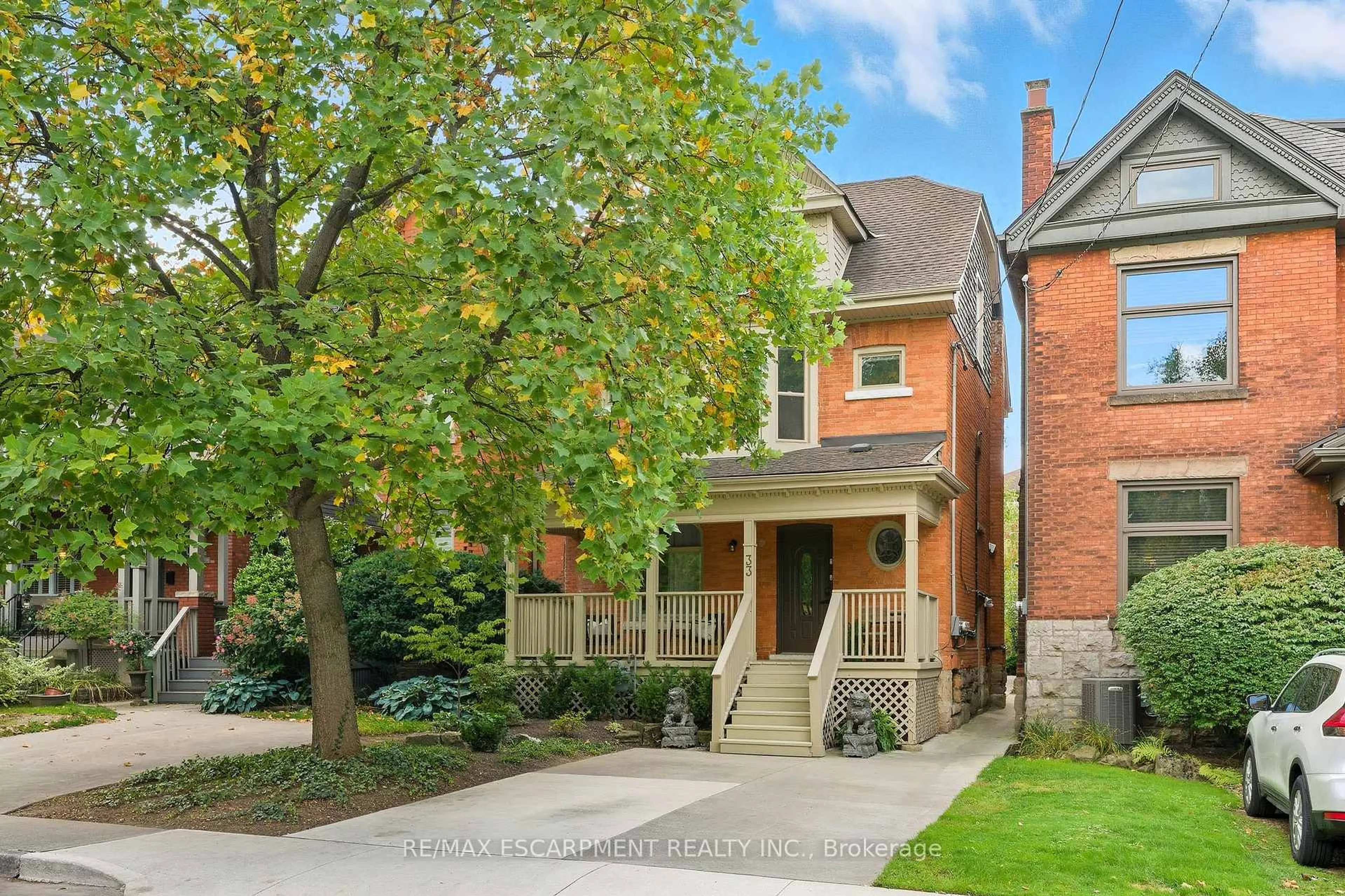 Home with brick exterior material, street for 33 Homewood Ave, Hamilton Ontario L8P 2M1