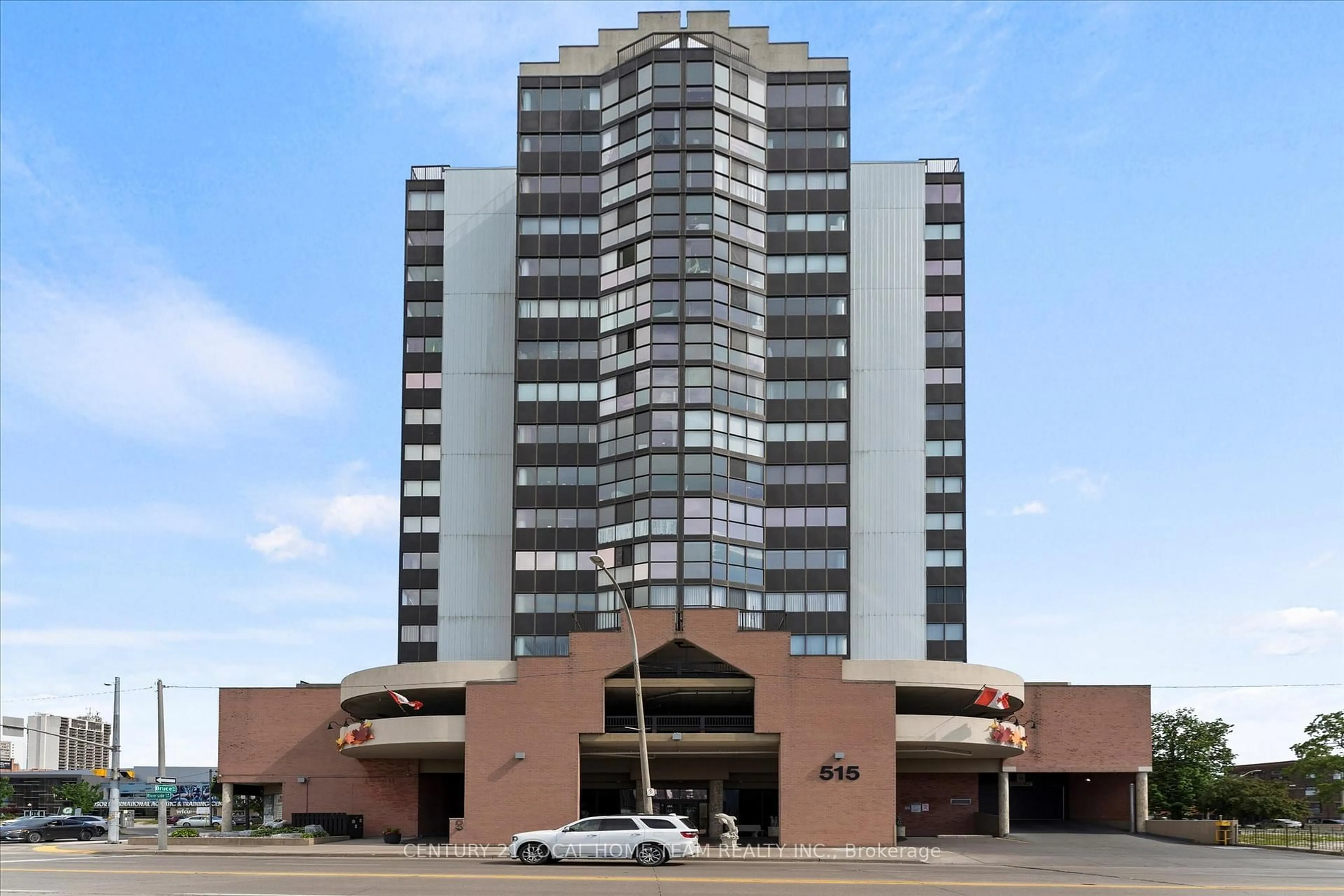 Indoor foyer for 515 Riverside Dr #507, Windsor Ontario N9A 7C3