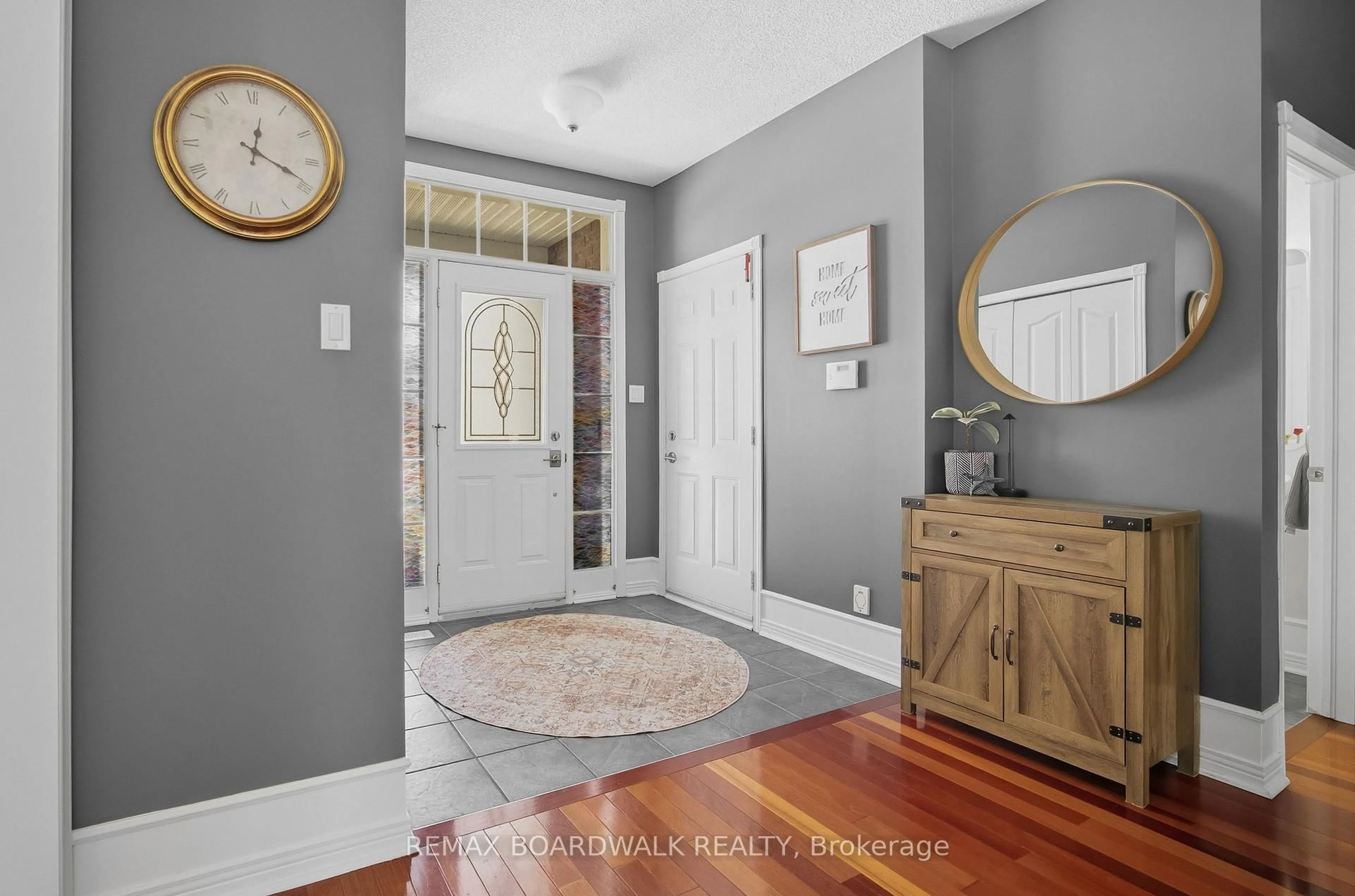 Indoor entryway for 1031 Red Spruce St, Ottawa Ontario K1V 1T5