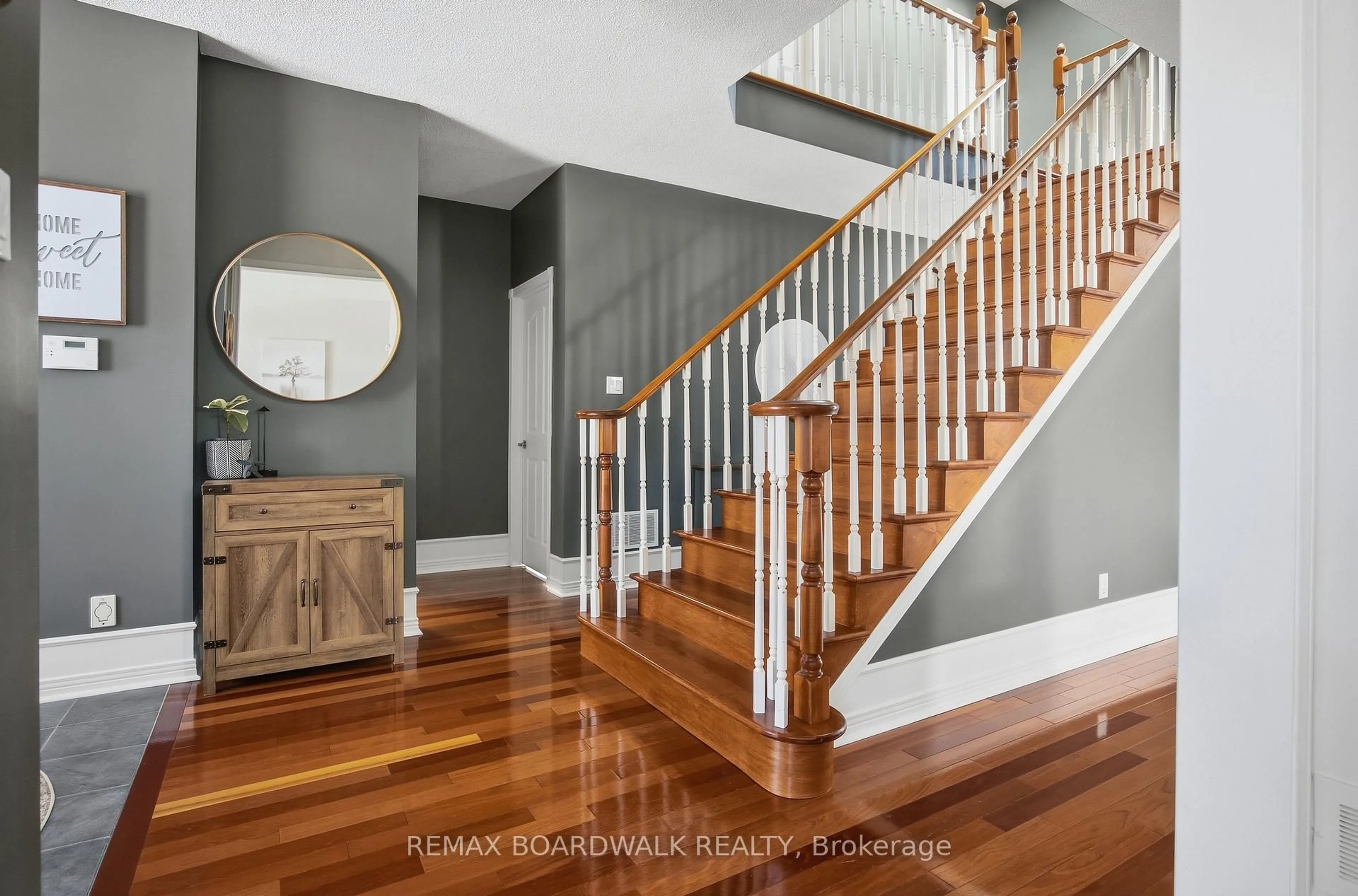 Indoor entryway for 1031 Red Spruce St, Ottawa Ontario K1V 1T5