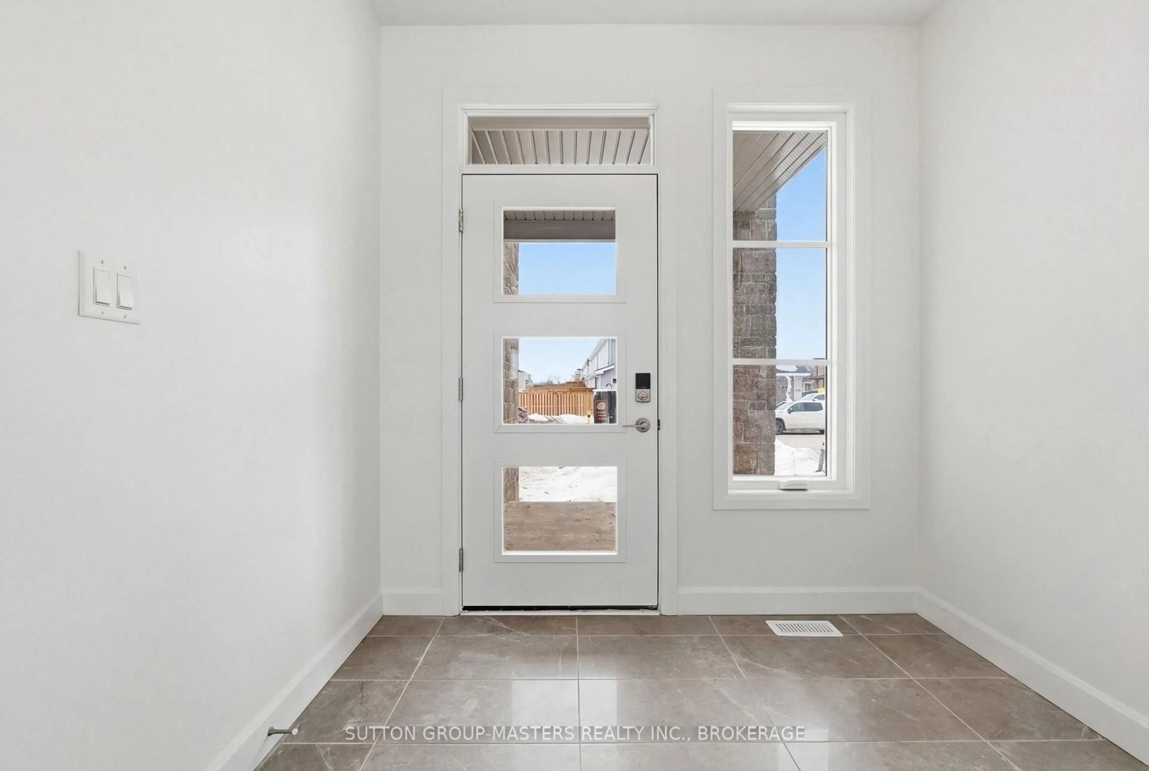 Indoor entryway for 253 Pratt Dr, Loyalist Ontario K7N 0E8