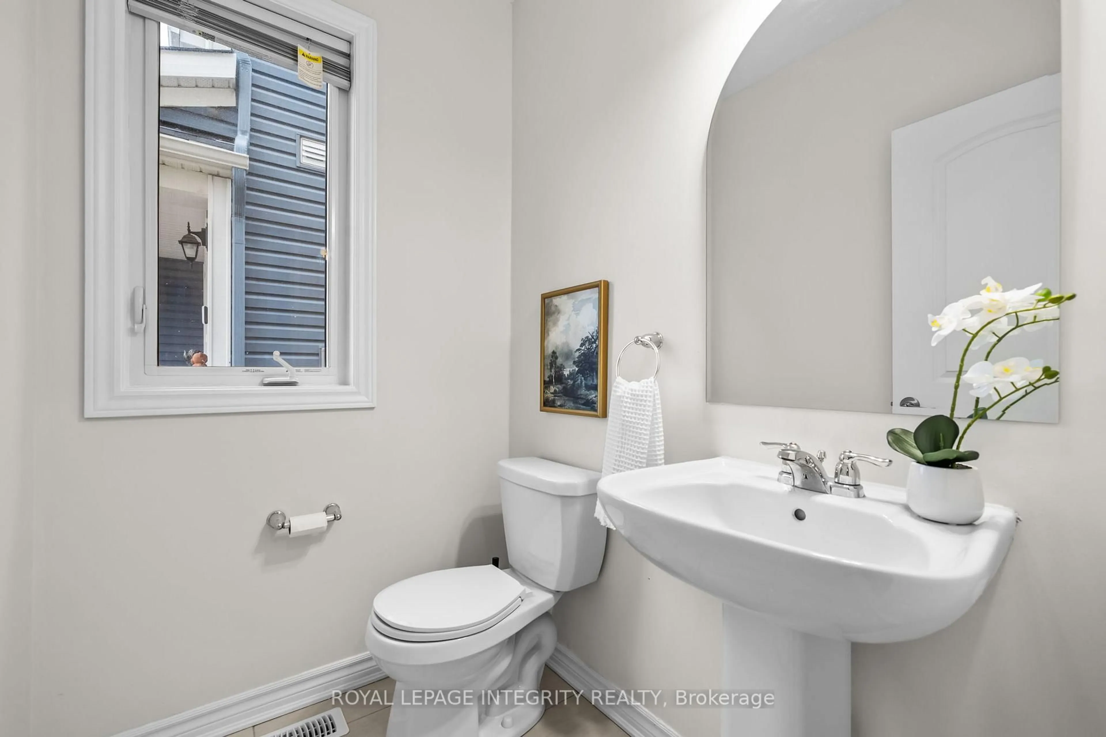 Standard bathroom, ceramic/tile floor for 122 Cranesbill Rd, Ottawa Ontario K2V 0J5