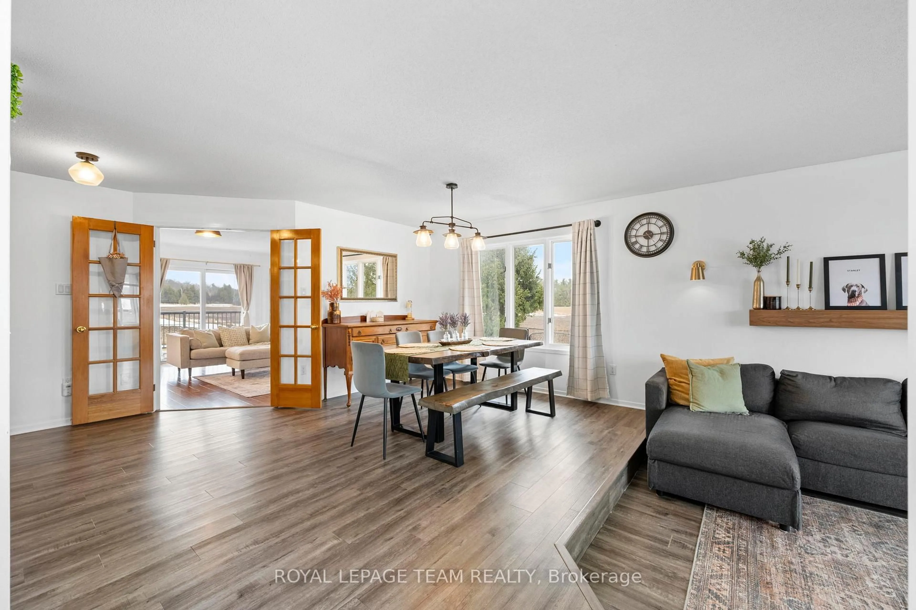 Open concept kitchen, wood/laminate floor for 2090 Old Birch Rd, Fitzroy Harbour Ontario K0A 1X0