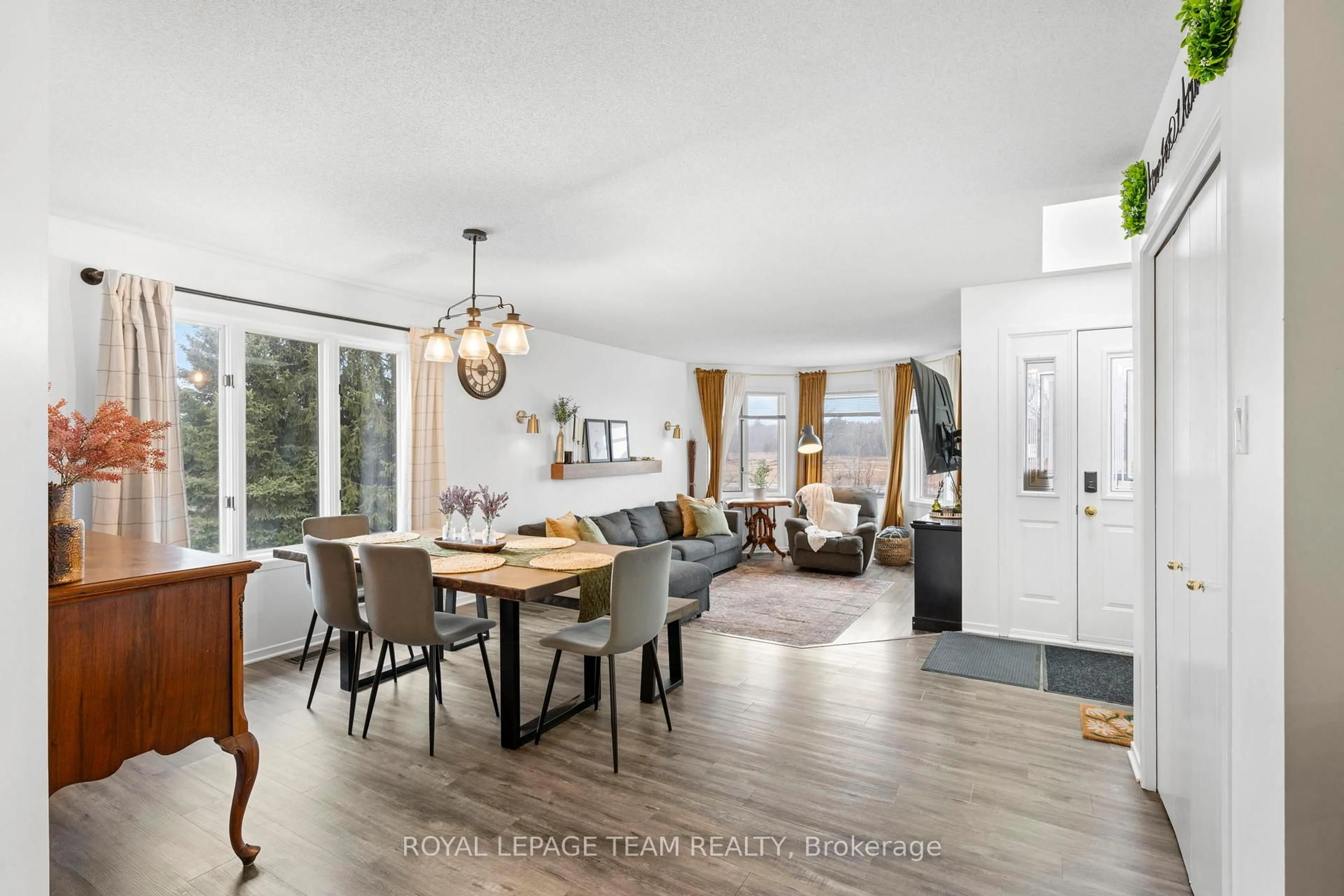 Dining room, unknown for 2090 Old Birch Rd, Fitzroy Harbour Ontario K0A 1X0