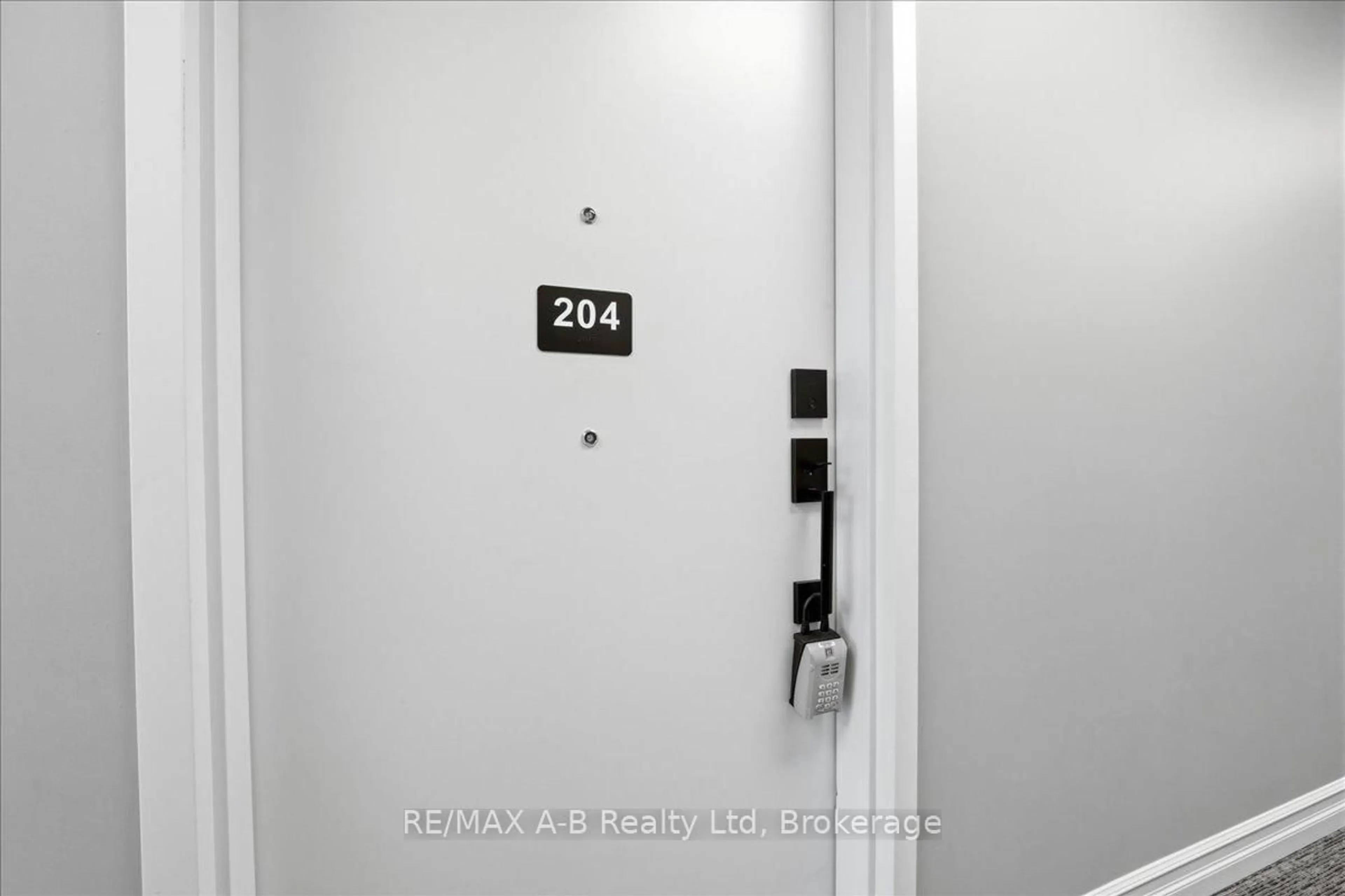 Unknown for 100 Gordon St #204, Stratford Ontario N5A 7T8