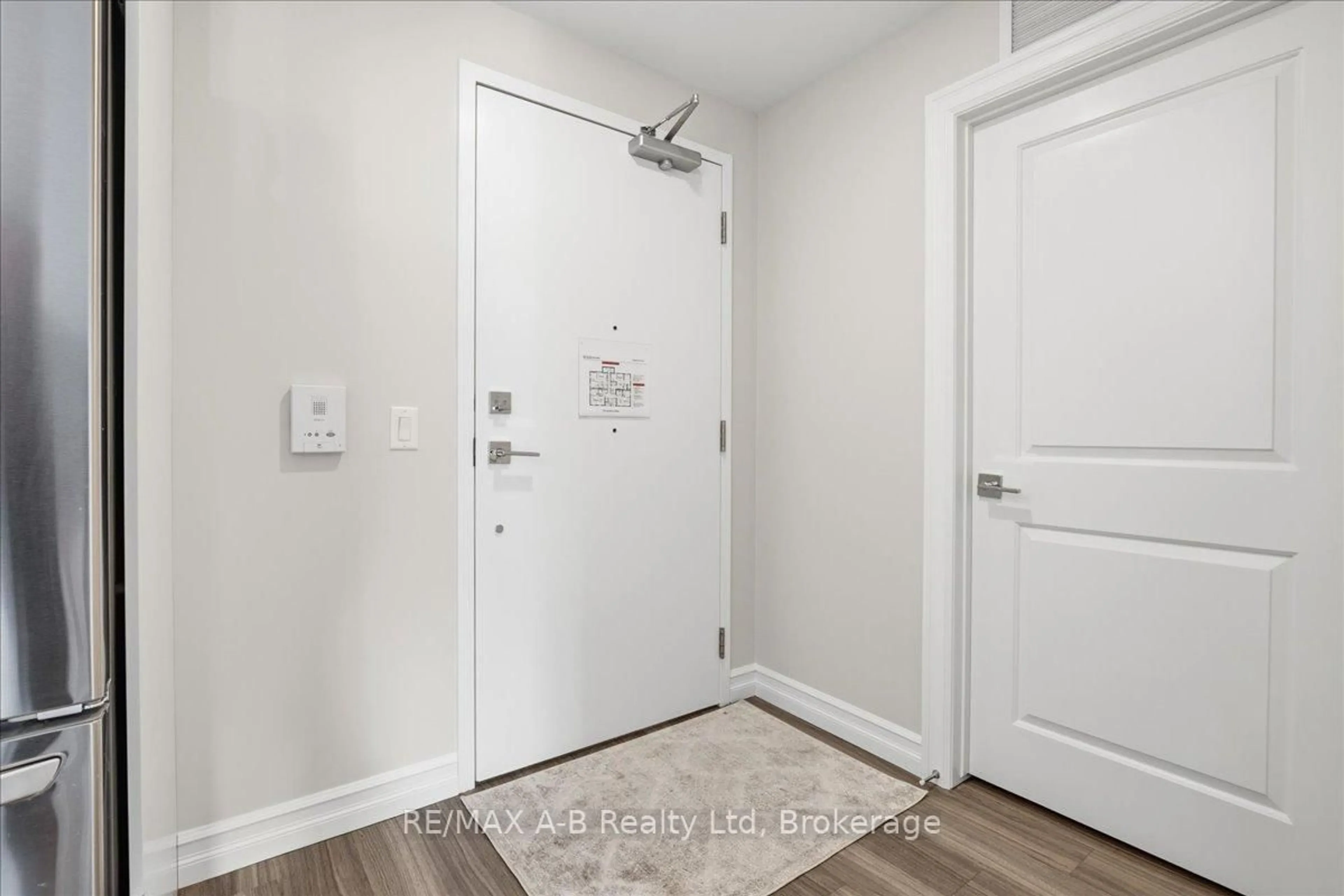Indoor entryway for 100 Gordon St #204, Stratford Ontario N5A 7T8