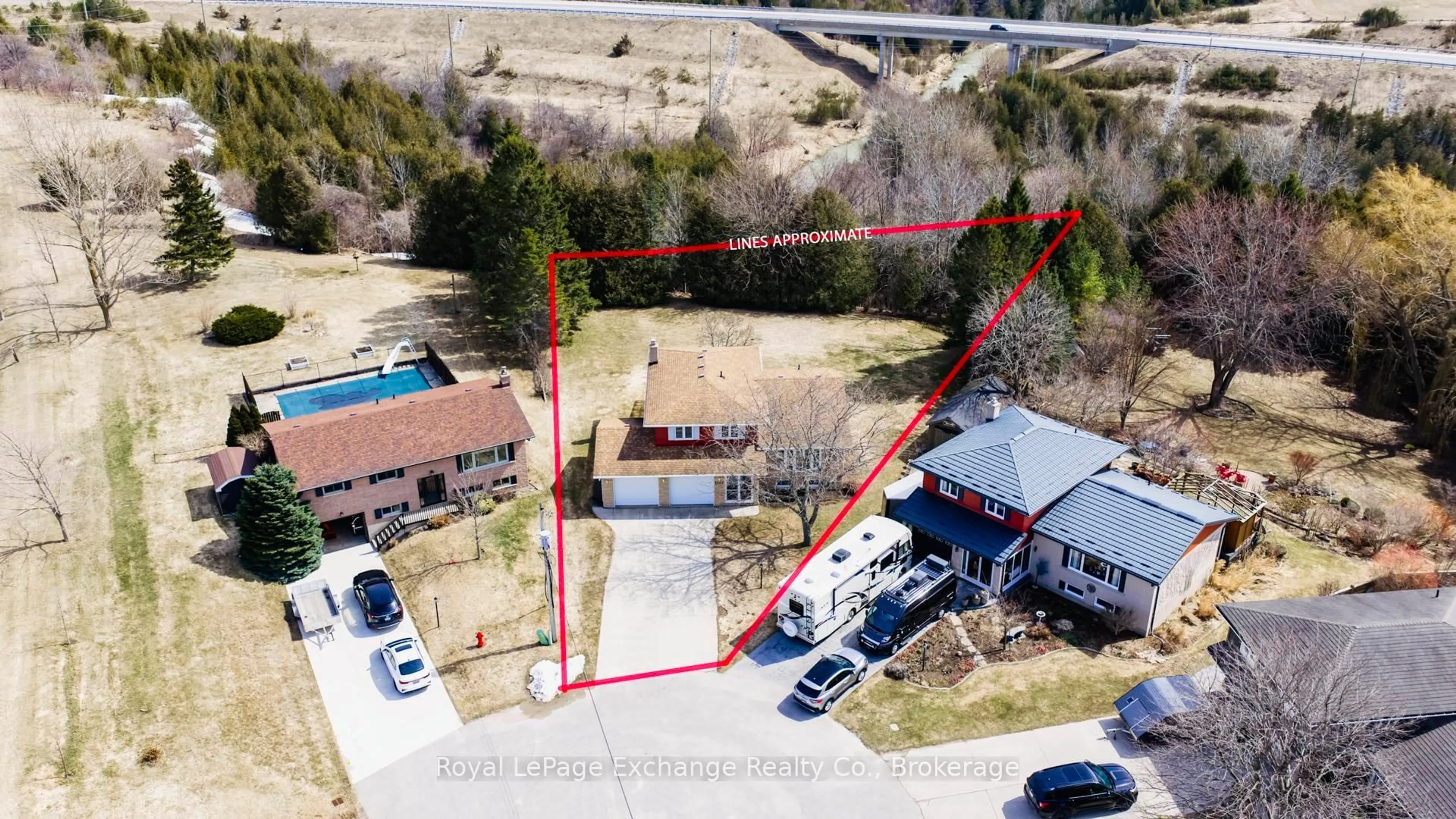 A pic from outside/outdoor area/front of a property/back of a property/a pic from drone, building for 1147 Knights Crt, Kincardine Ontario N2Z 2C8