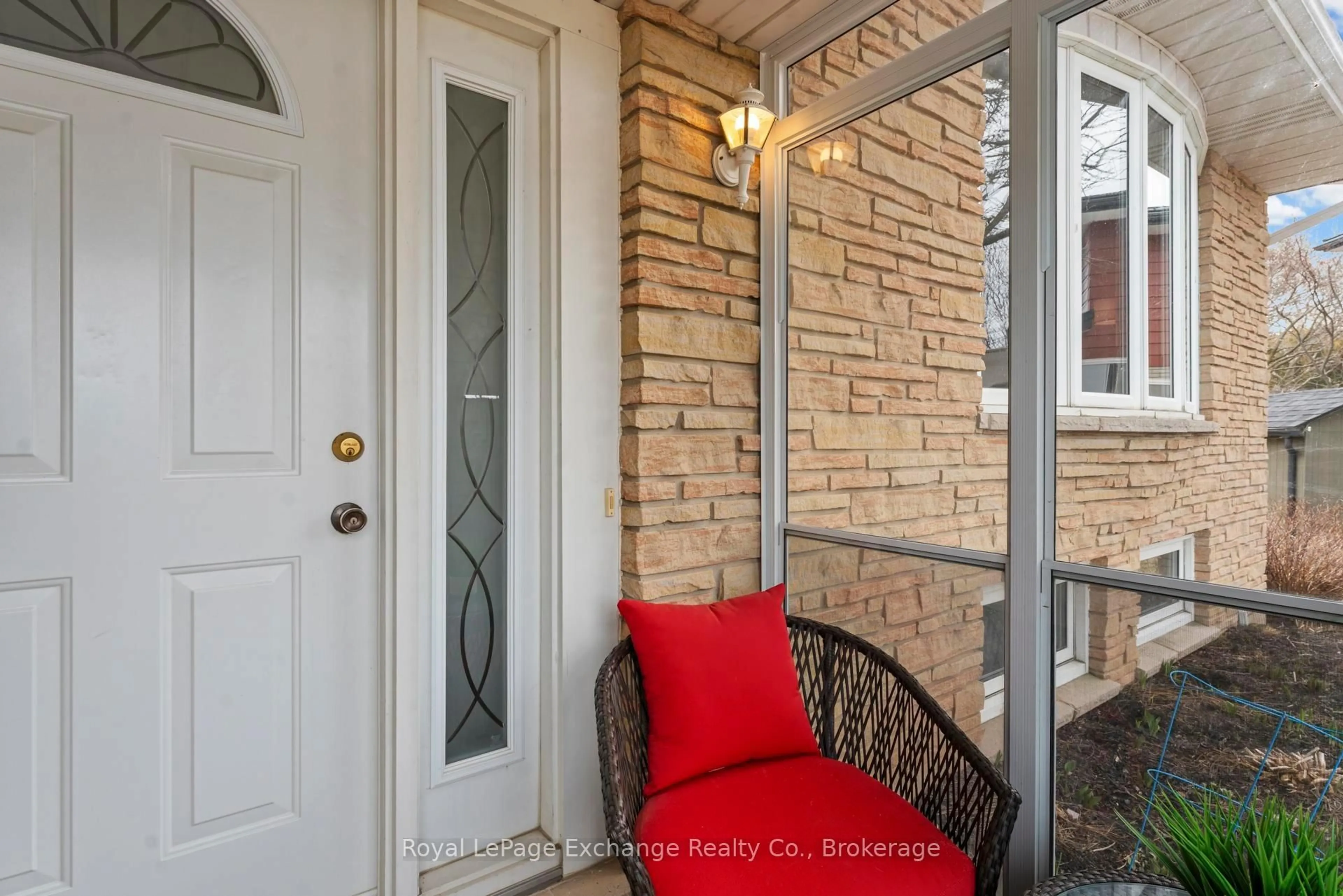Indoor entryway for 1147 Knights Crt, Kincardine Ontario N2Z 2C8