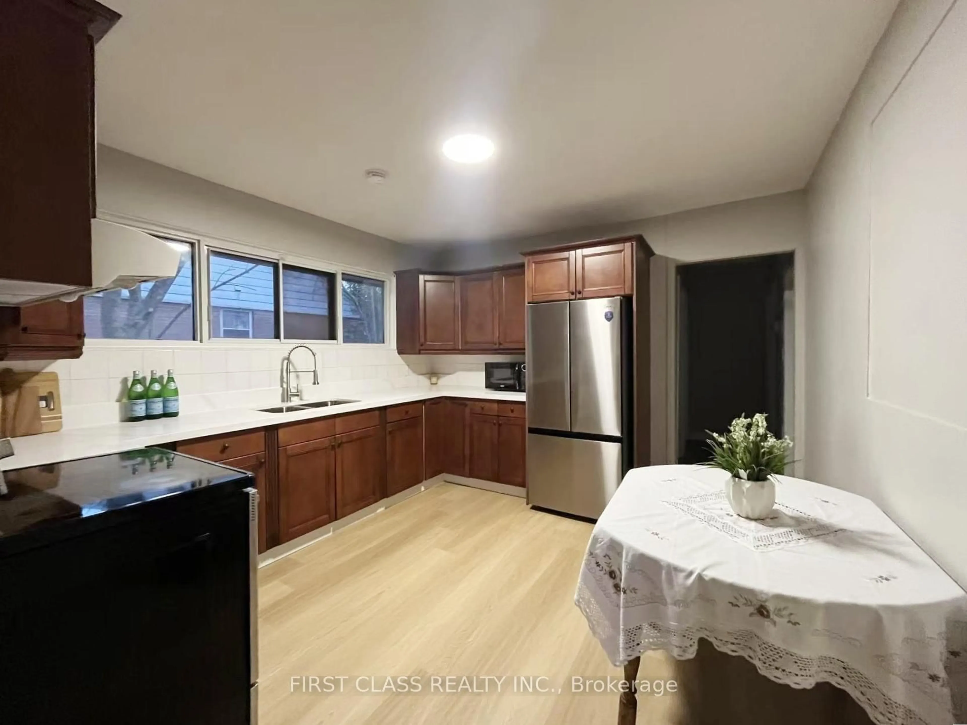 Open concept kitchen, unknown for 88 Radford St, Hamilton Ontario L8S 3E6