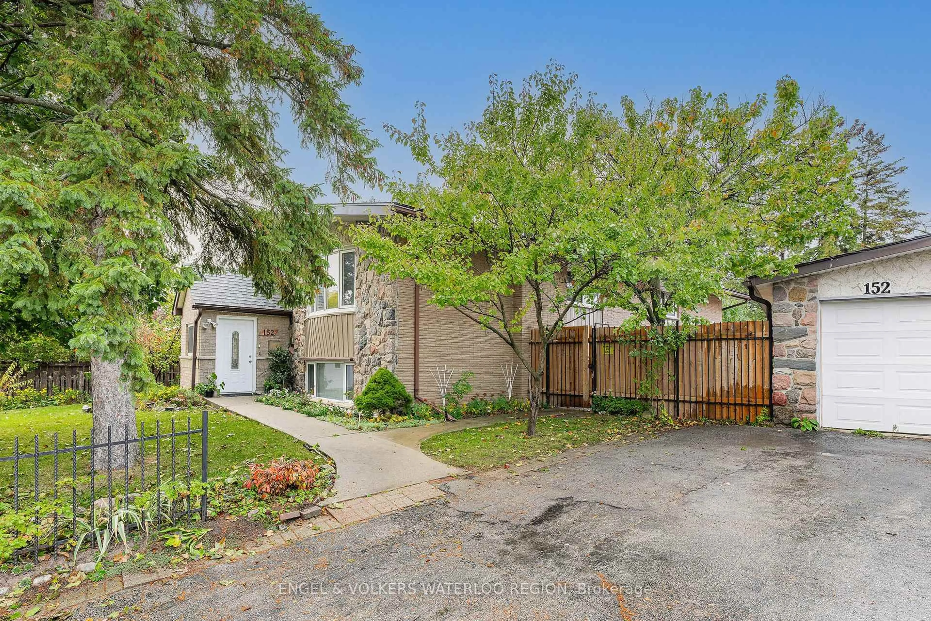 A pic from outside/outdoor area/front of a property/back of a property/a pic from drone, street for 152 Kinzie Ave, Kitchener Ontario N2A 2J8