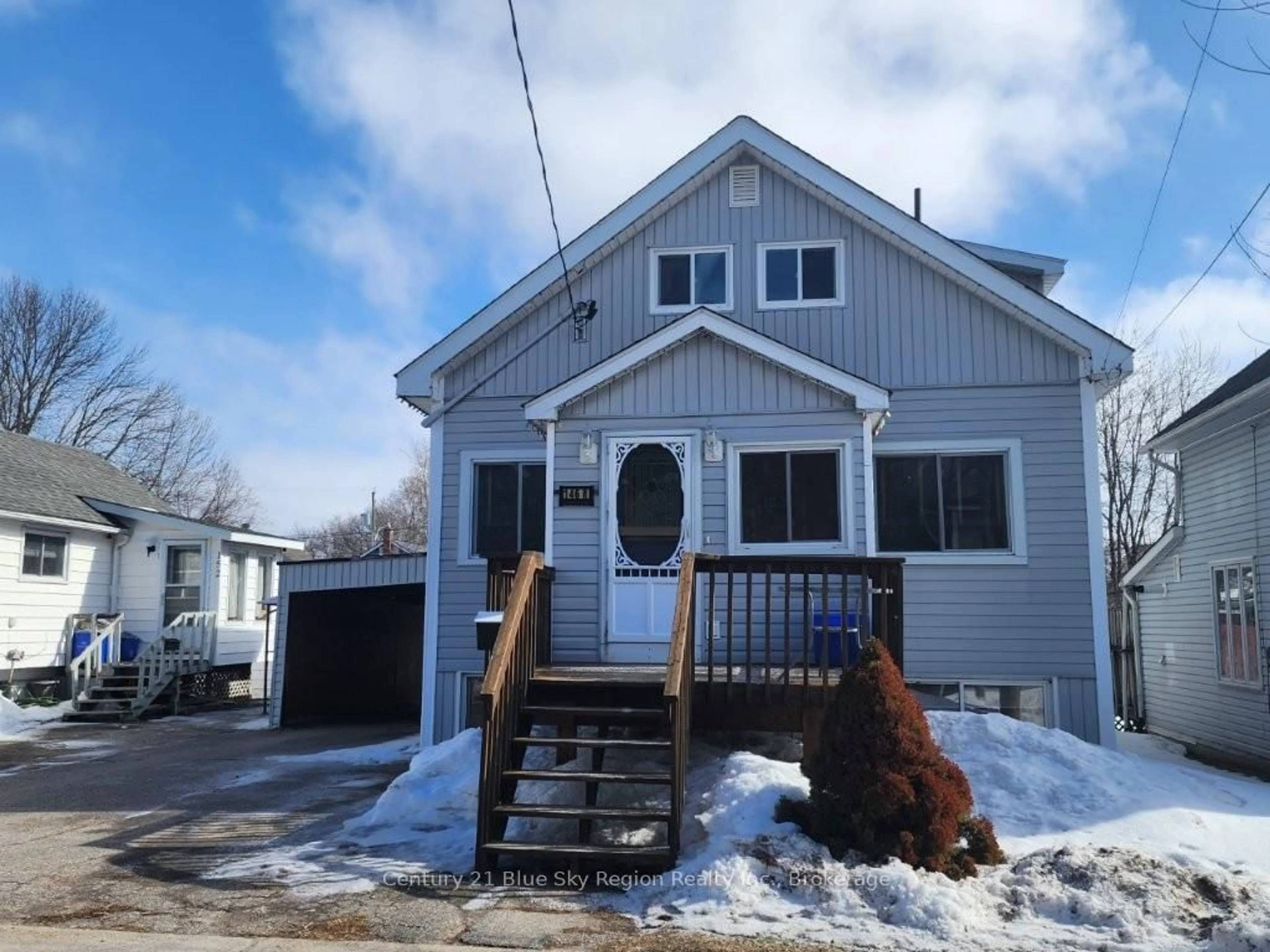 Home with vinyl exterior material, street for 146 FIFTH Ave, North Bay Ontario P1B 3N5