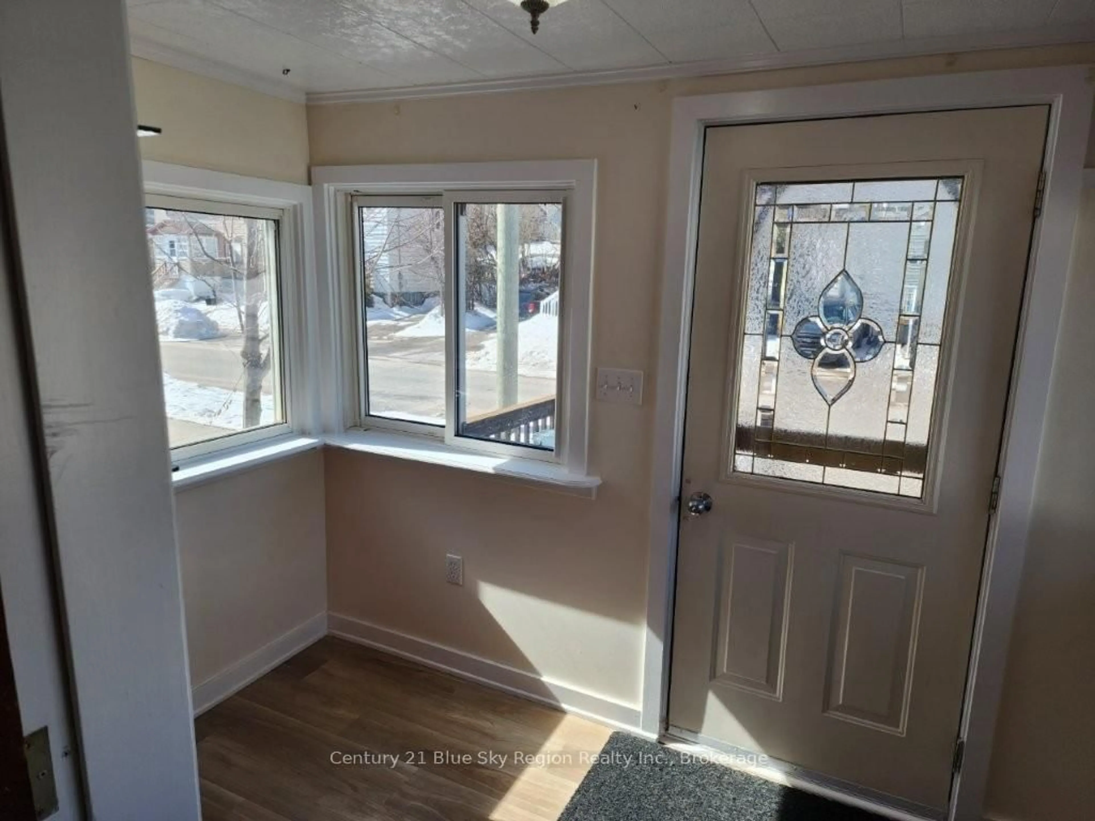 Indoor entryway for 146 FIFTH Ave, North Bay Ontario P1B 3N5