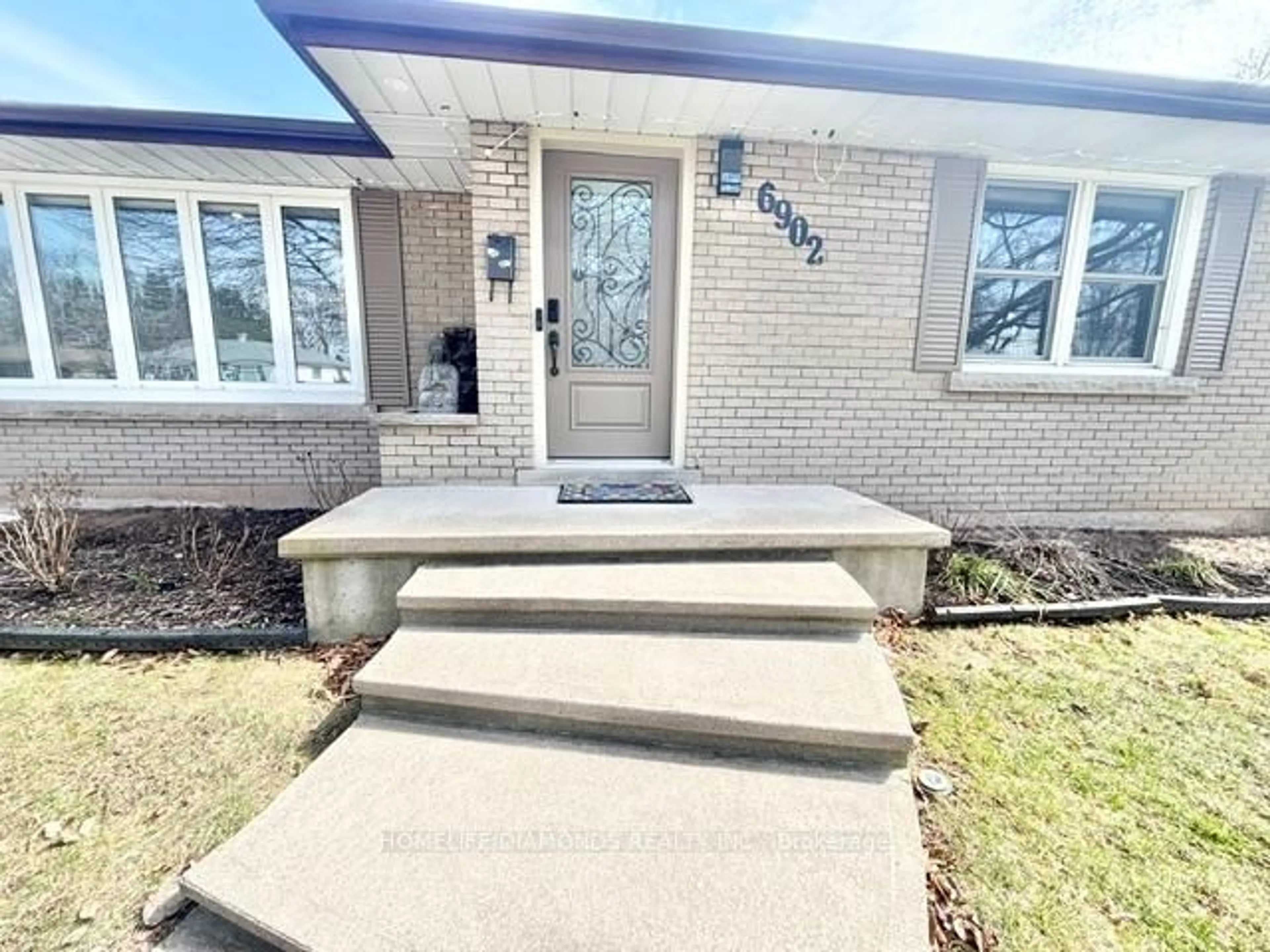 Home with brick exterior material, street for 6902 Dell Ave, Niagara Falls Ontario L2G 4V8