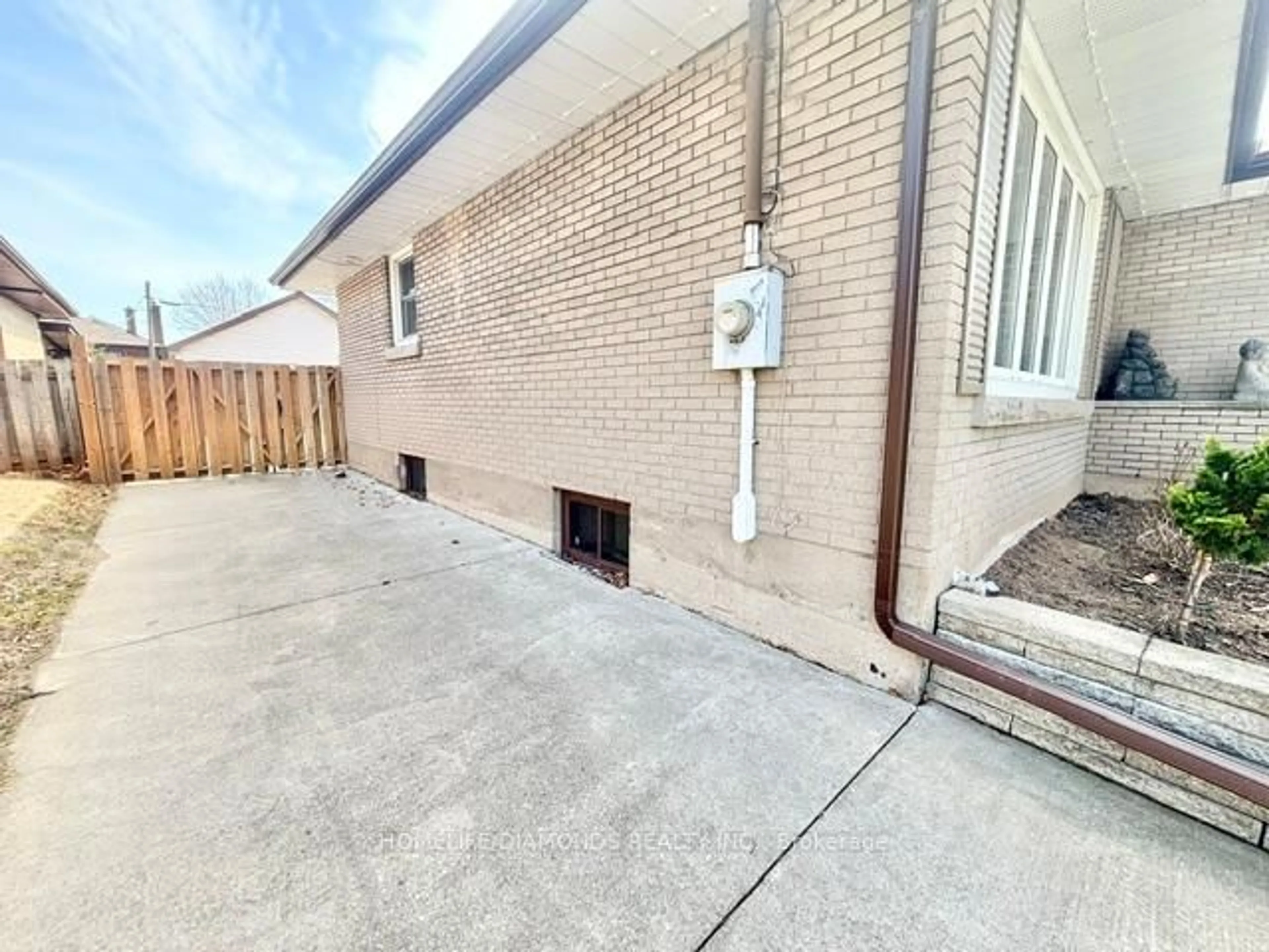 Unknown for 6902 Dell Ave, Niagara Falls Ontario L2G 4V8