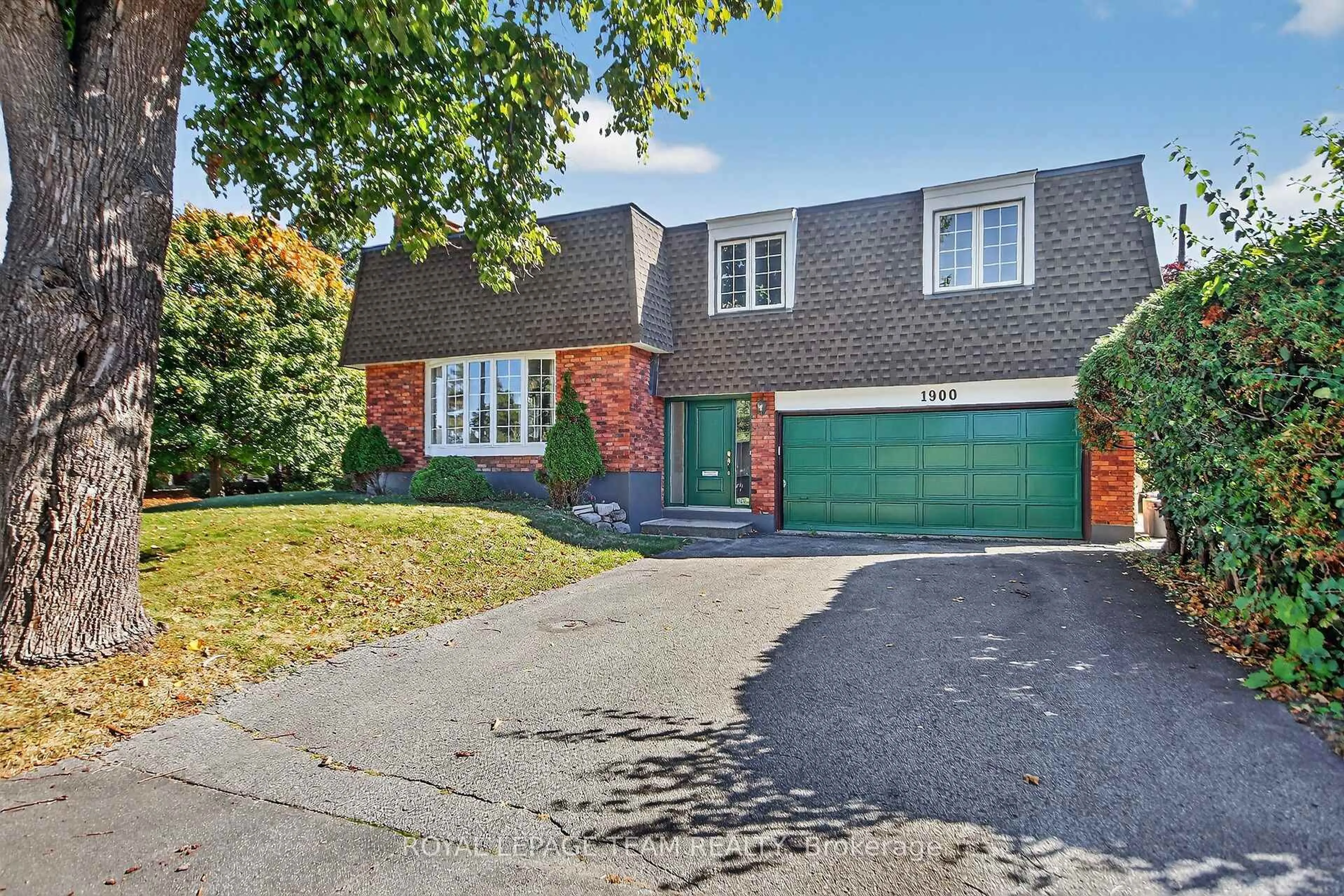 Home with brick exterior material, street for 1900 Southampton Crt, Ottawa Ontario K2C 0W3