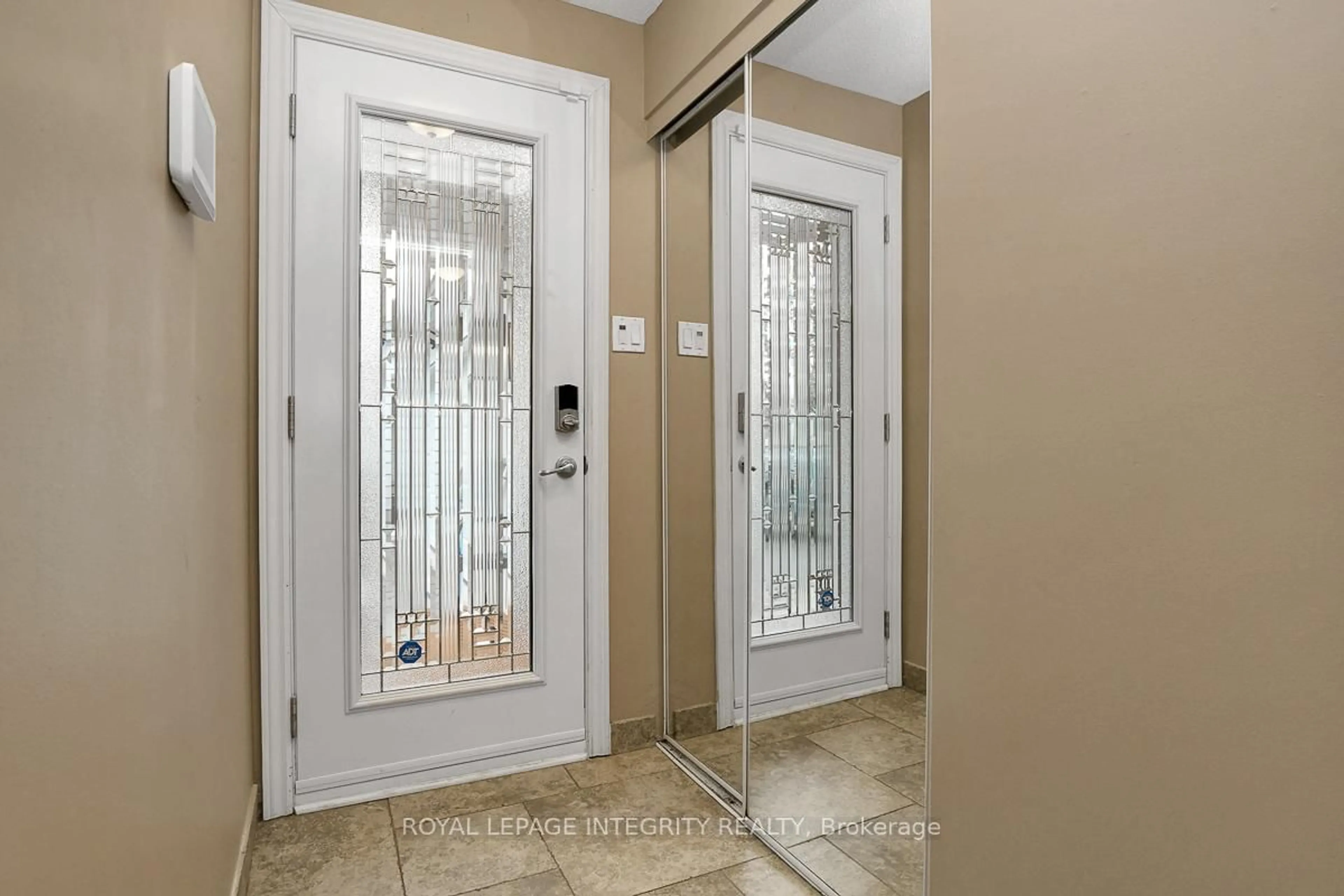 Indoor entryway for 27 Birchview Rd, Ottawa Ontario K2G 3G3