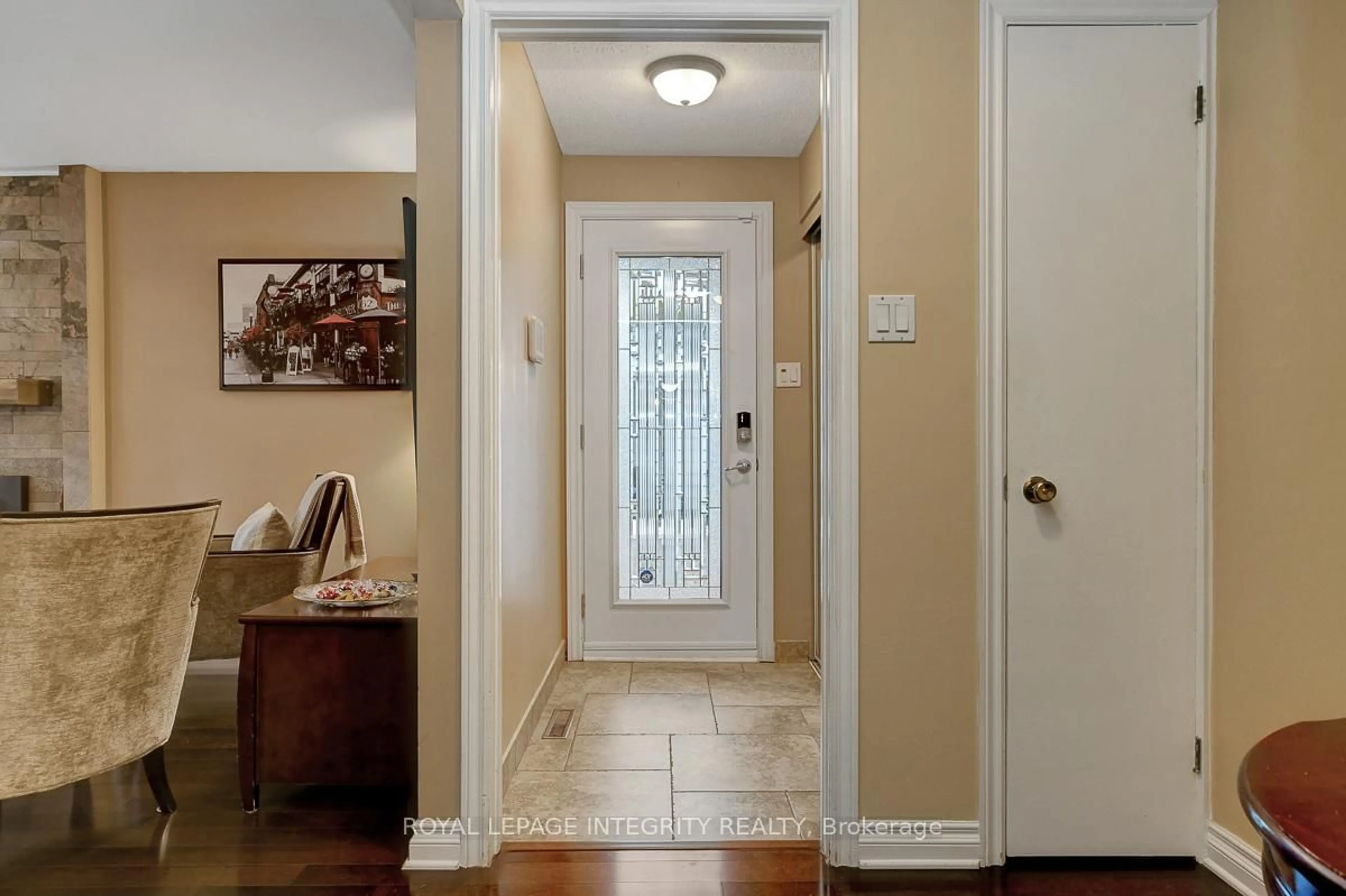 Indoor entryway for 27 Birchview Rd, Ottawa Ontario K2G 3G3