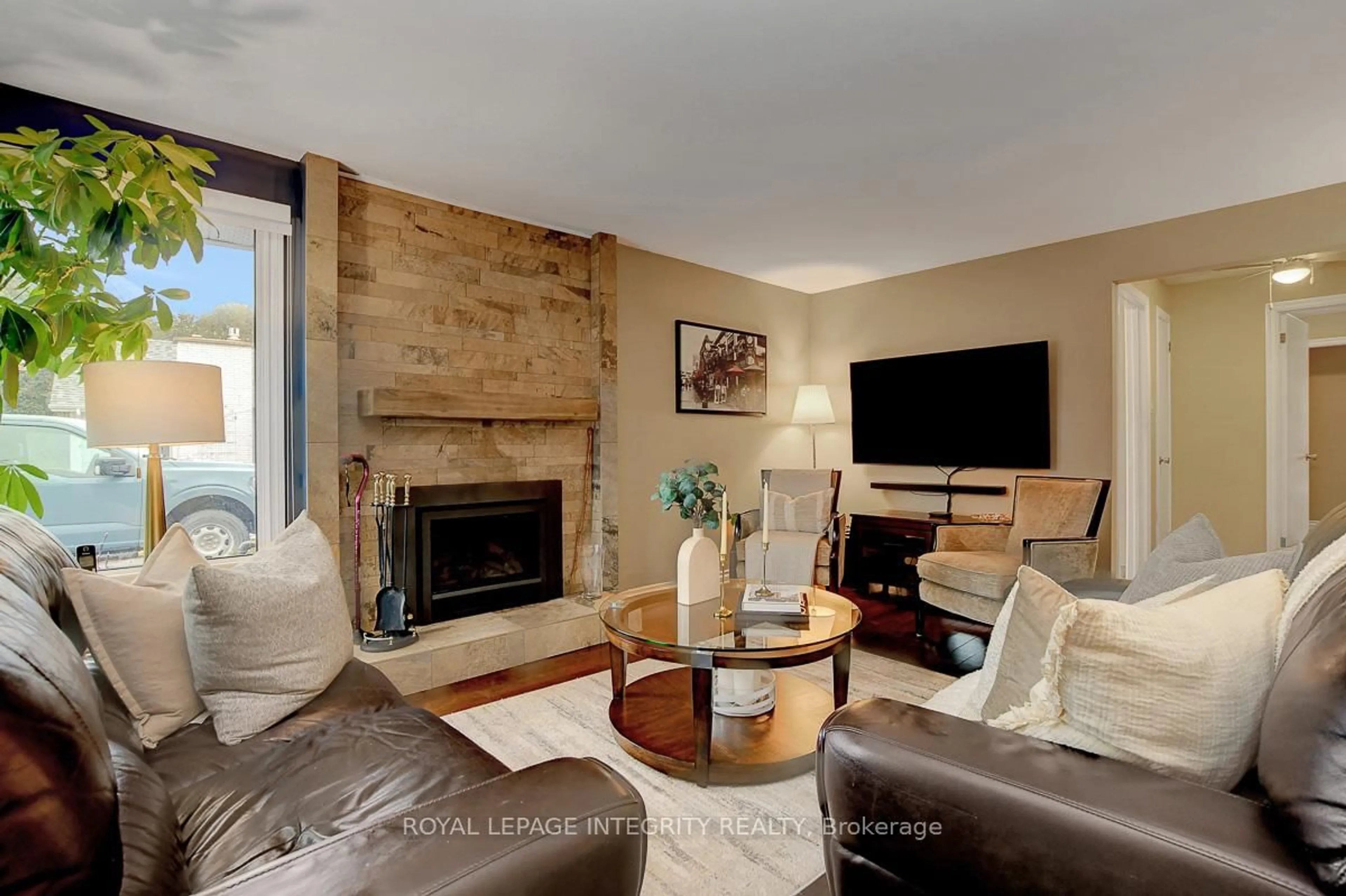 Living room with furniture, unknown for 27 Birchview Rd, Ottawa Ontario K2G 3G3