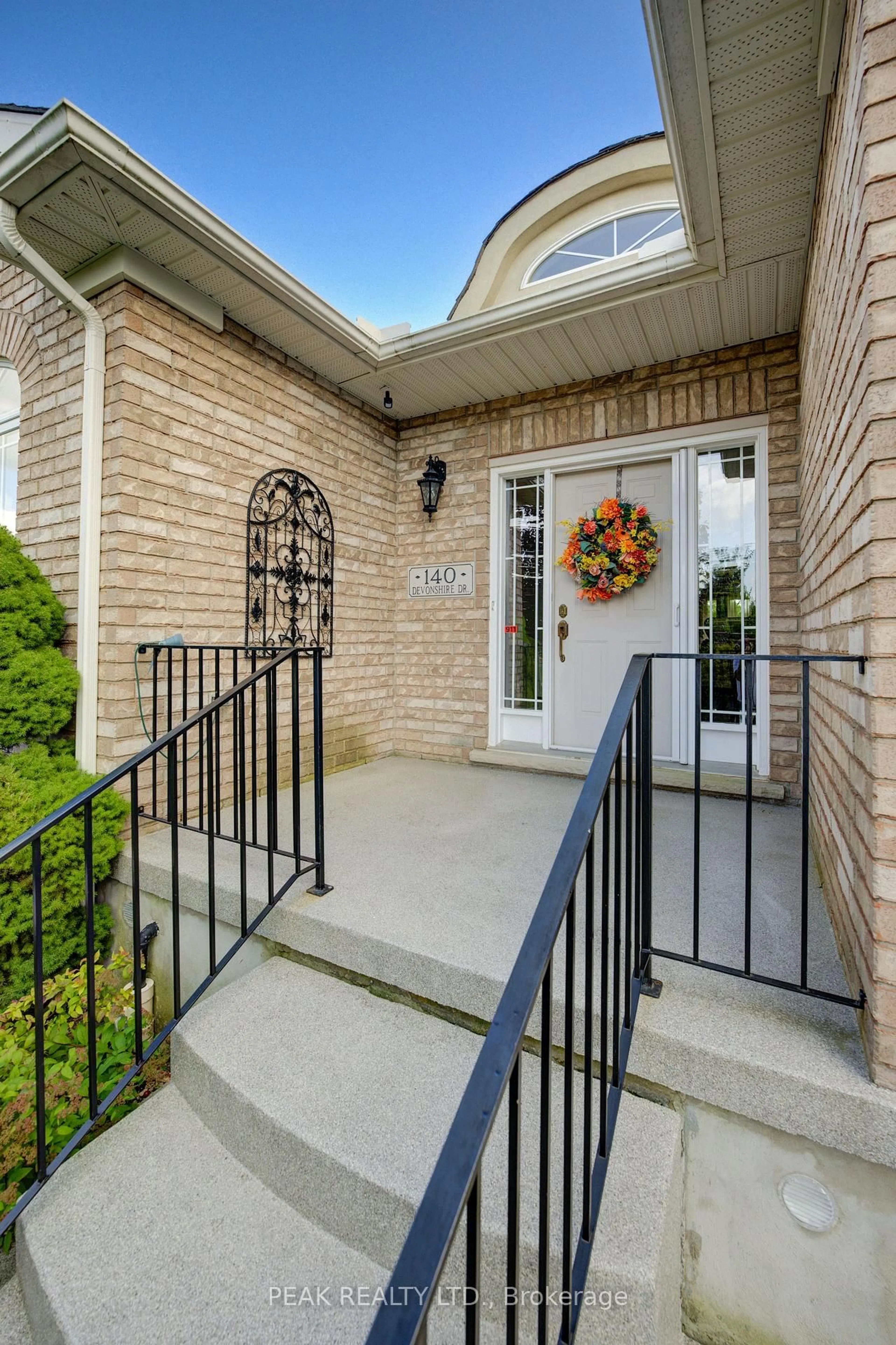 Indoor entryway for 140 Devonshire Dr, Wilmot Ontario N3A 4J7
