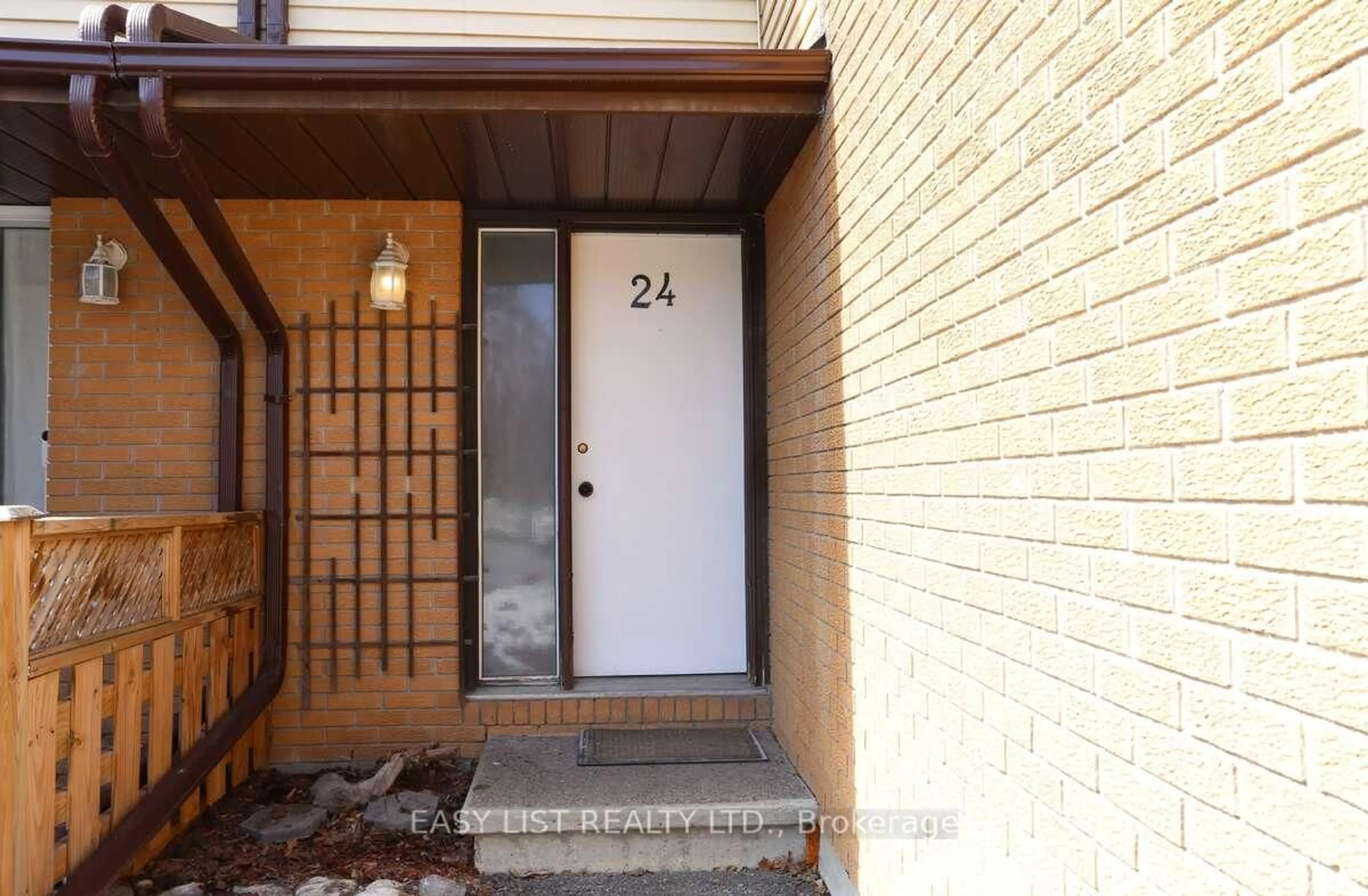 Indoor entryway for 24 Baneberry Cres #71, Ottawa Ontario K2L 2Y4