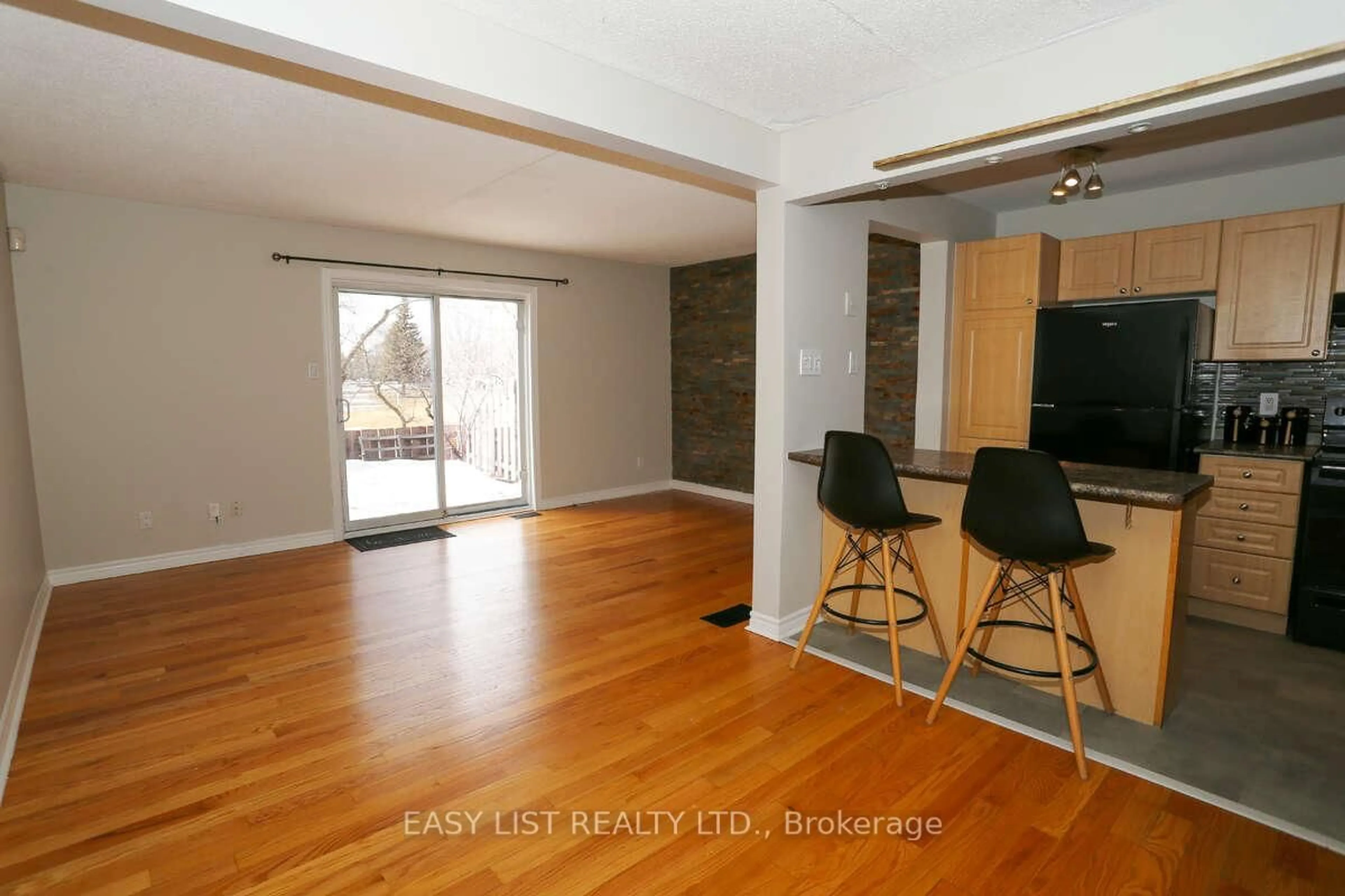 Unknown for 24 Baneberry Cres #71, Ottawa Ontario K2L 2Y4