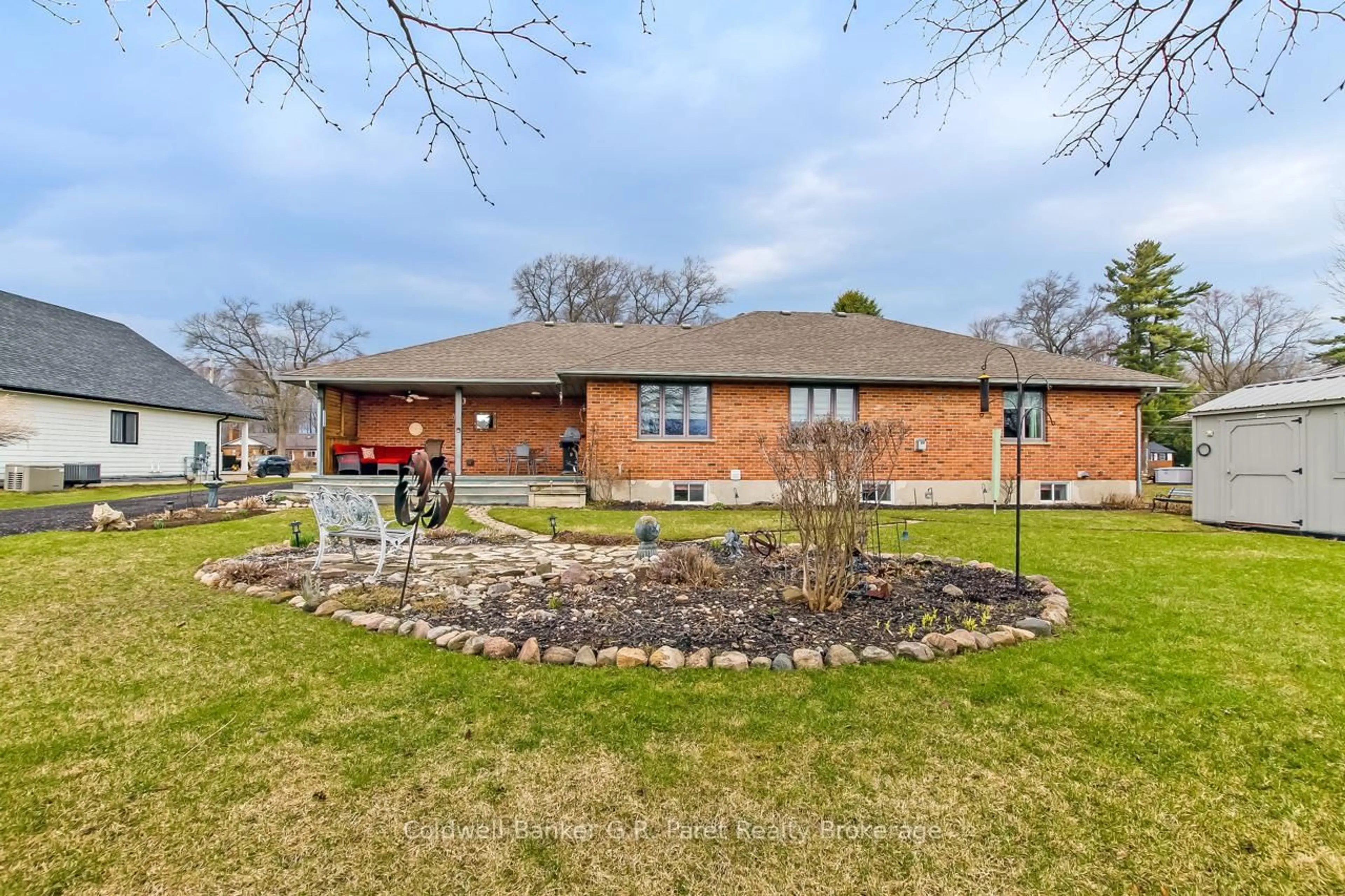 Home with brick exterior material, unknown for 990 Norfolk County Road 21 Rd, Norfolk Ontario N4B 2W4
