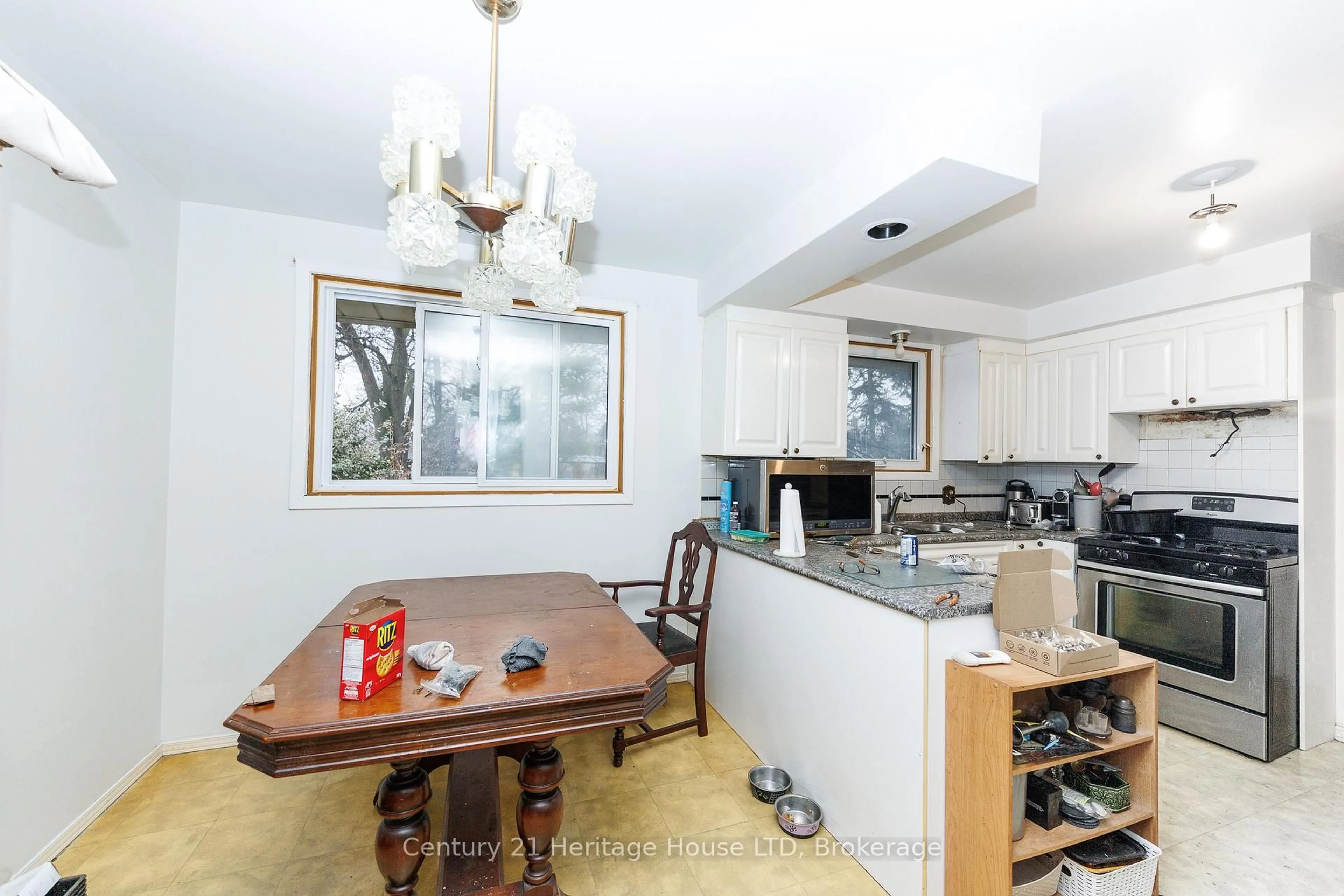 Standard kitchen, unknown for 352 Clare Ave, Welland Ontario L3C 5R2