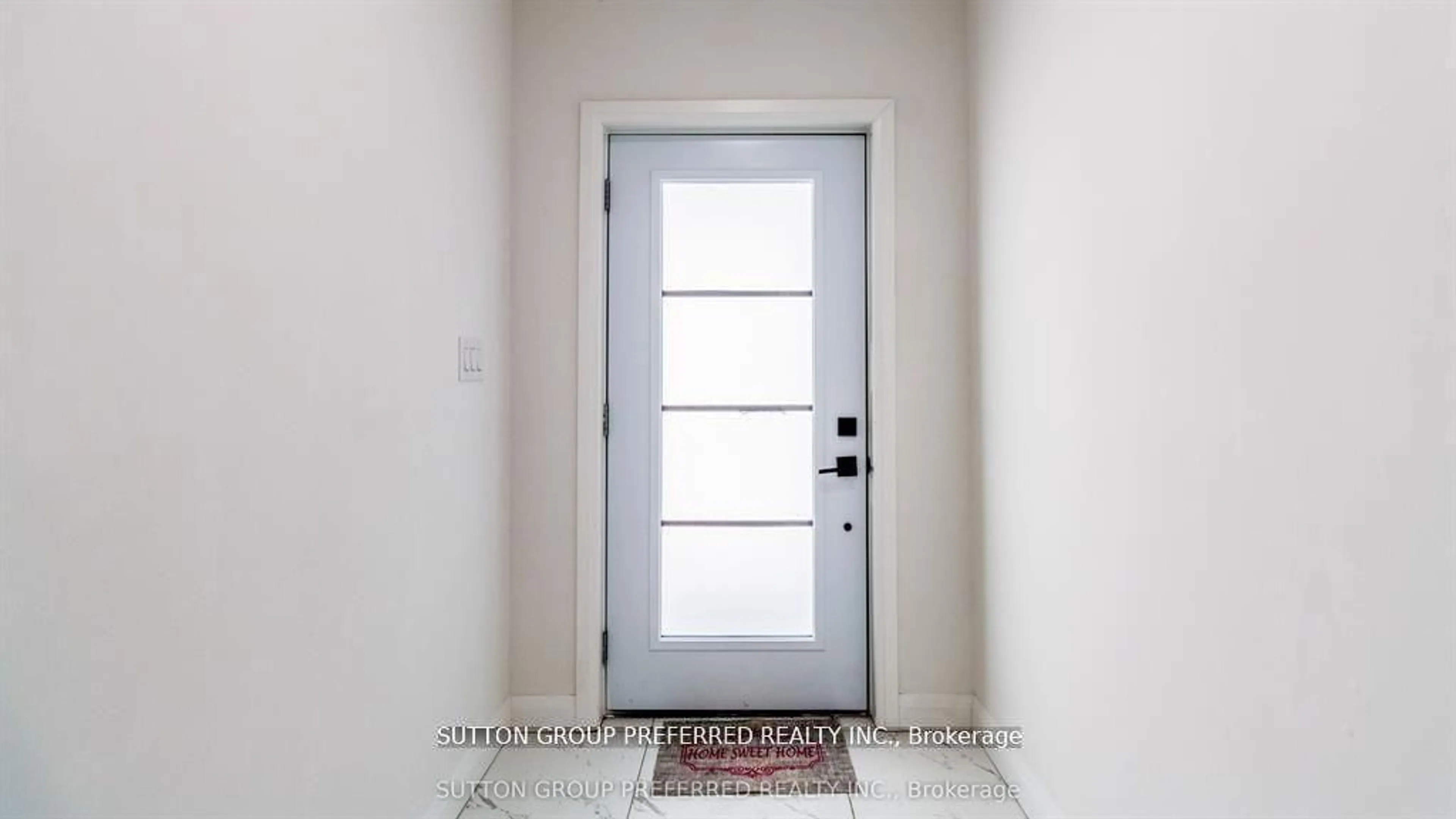 Indoor entryway for 1041 Karenana Rd, London South Ontario N6M 0K2