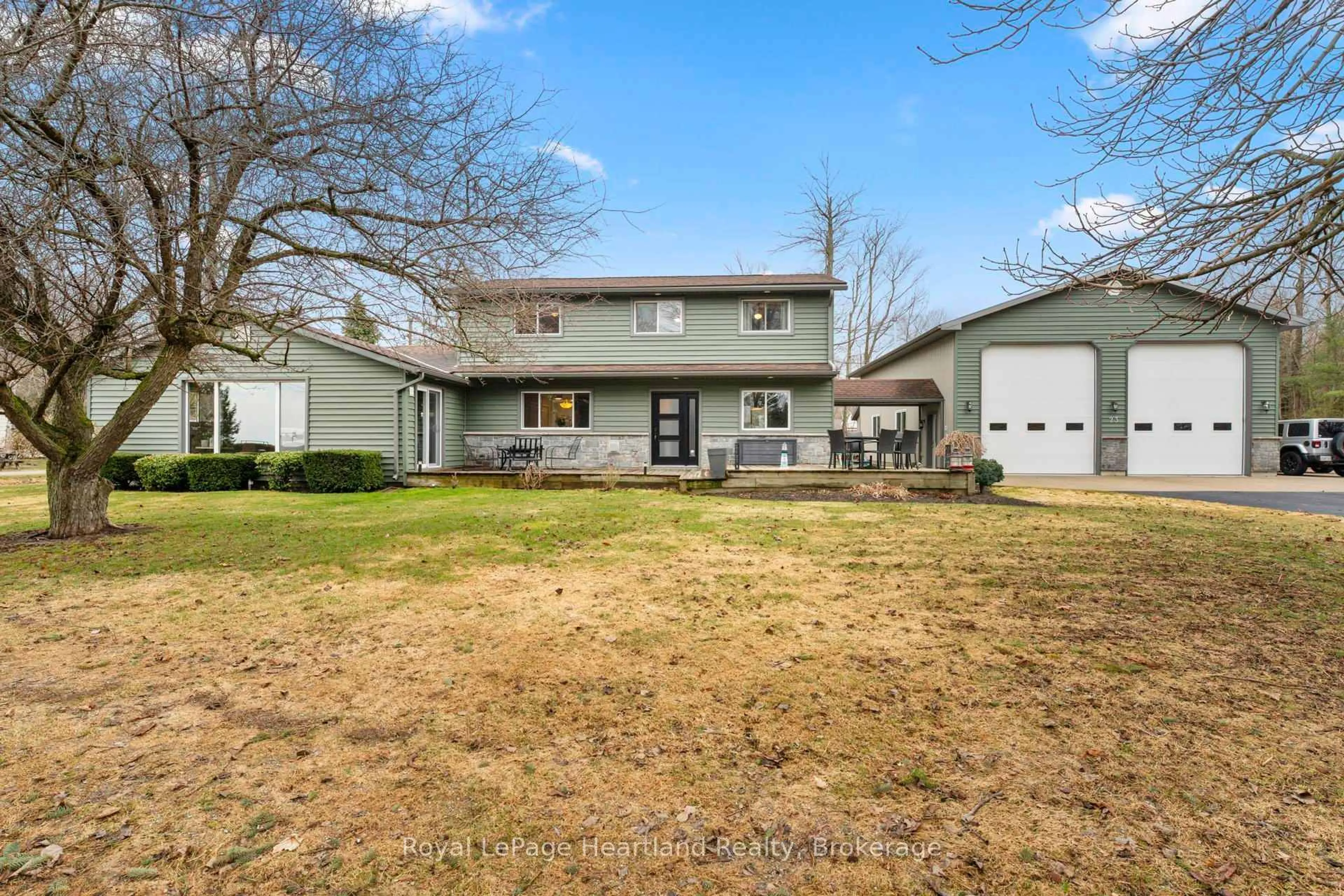 A pic from outside/outdoor area/front of a property/back of a property/a pic from drone, street for 23 Park Rd, Goderich Ontario N7A 3X8