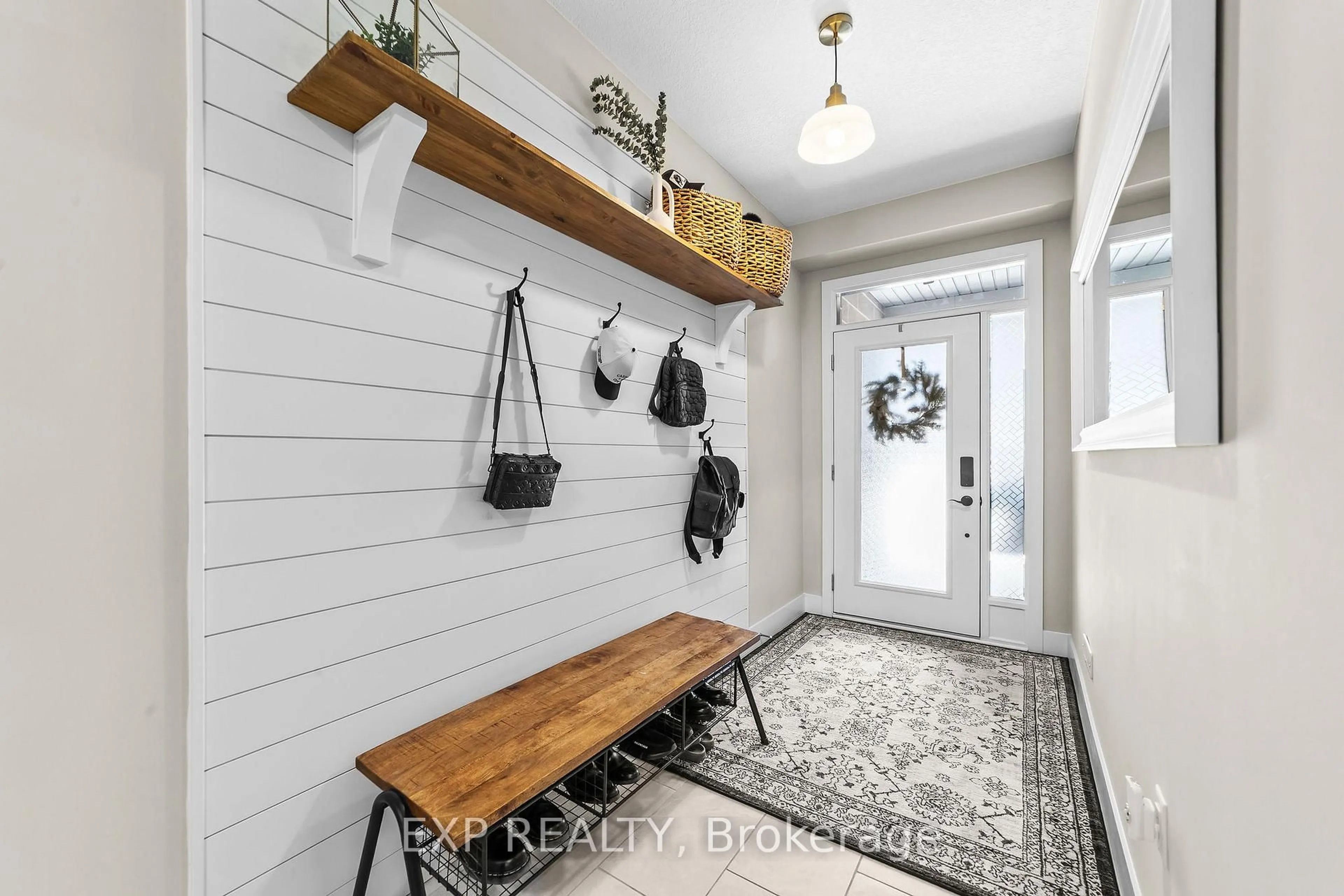 Indoor entryway for 177 Edgevalley Rd #39, London East Ontario N5V 0C5