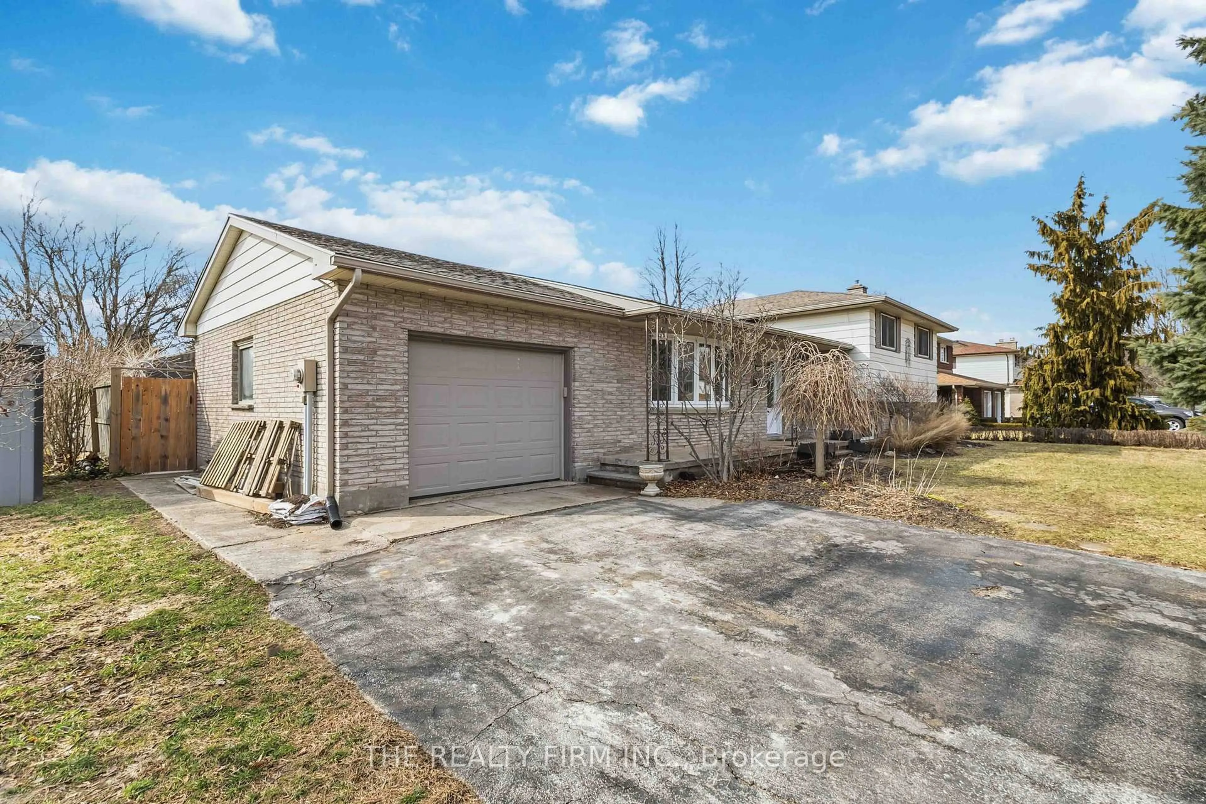 Home with brick exterior material, street for 180 Rutherford Ave, Aylmer Ontario N5H 2W6