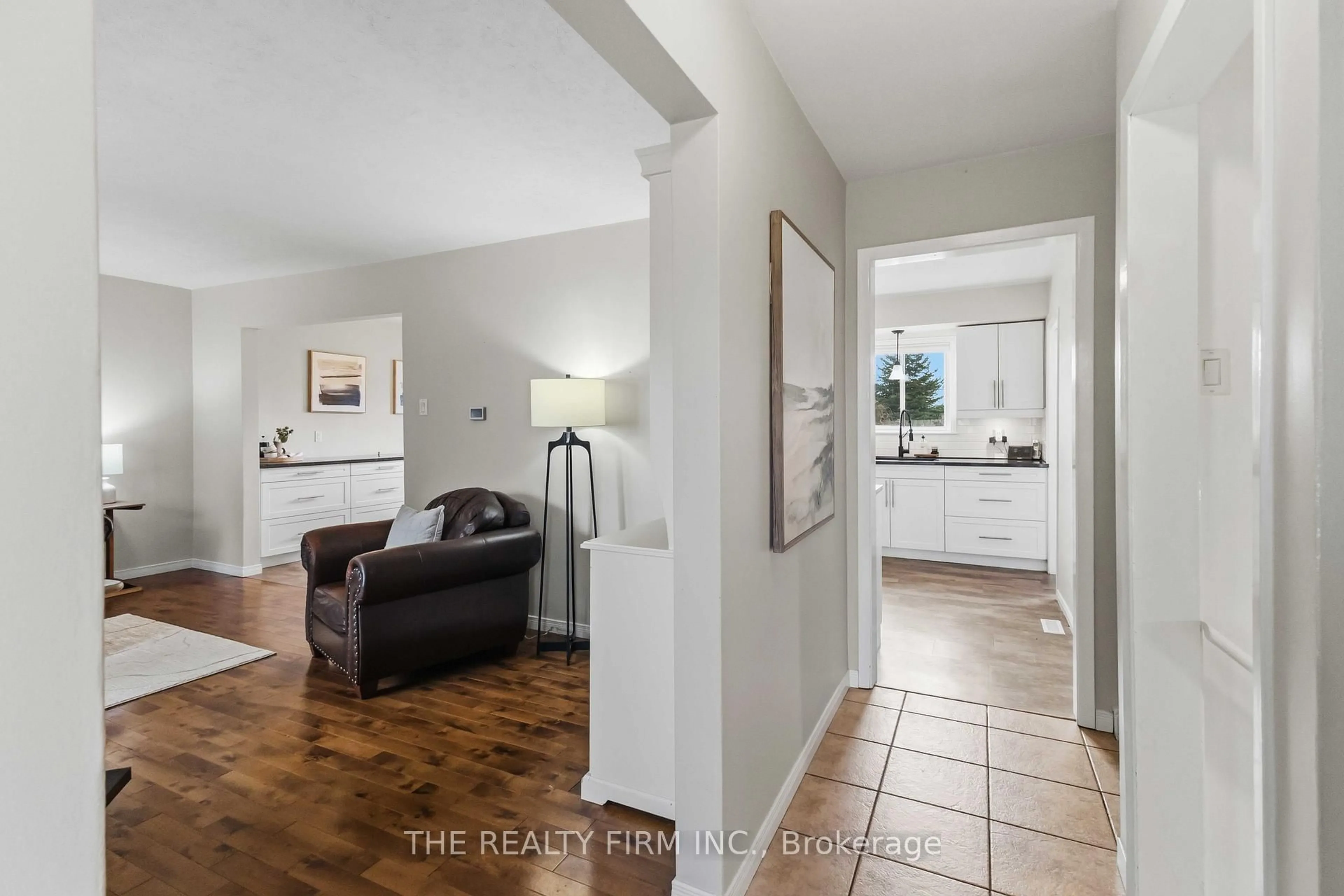 Indoor entryway for 180 Rutherford Ave, Aylmer Ontario N5H 2W6