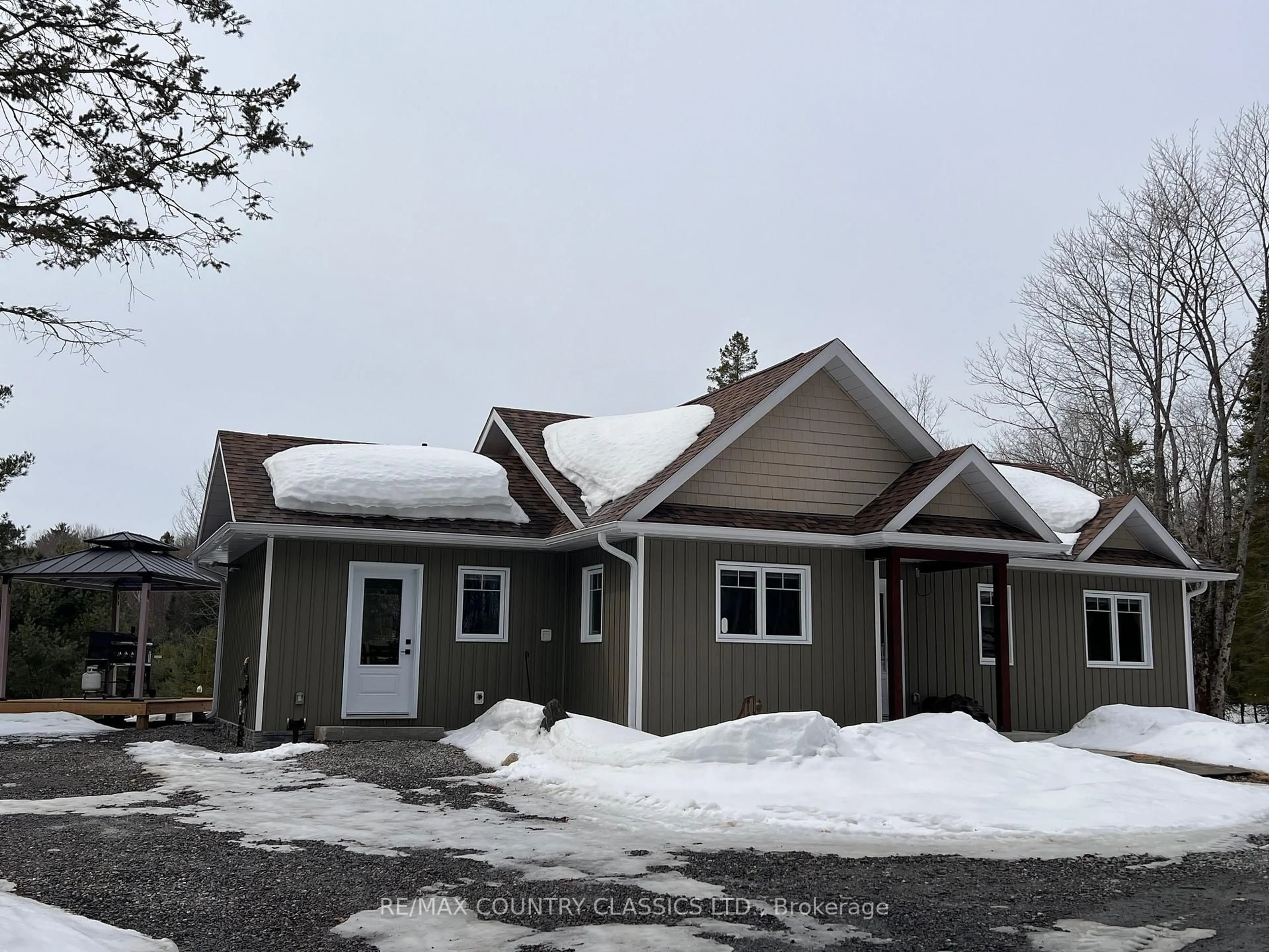 A pic from outside/outdoor area/front of a property/back of a property/a pic from drone, building for 170 Bunny Tr, McDougall Ontario P2A 2W7