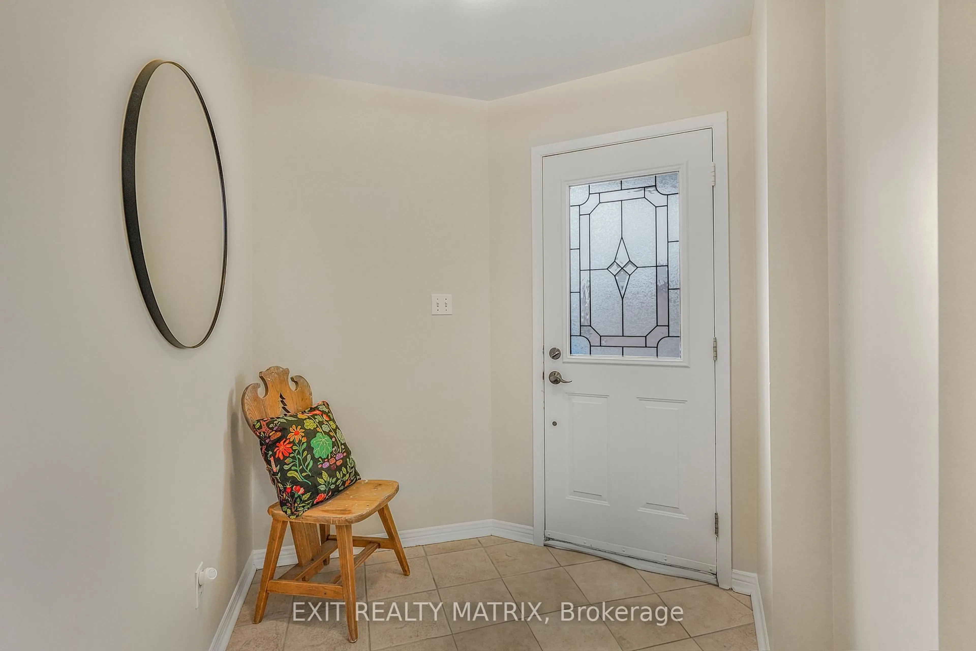 Indoor entryway for 763 Clearcrest Cres, Ottawa Ontario K4A 3E7