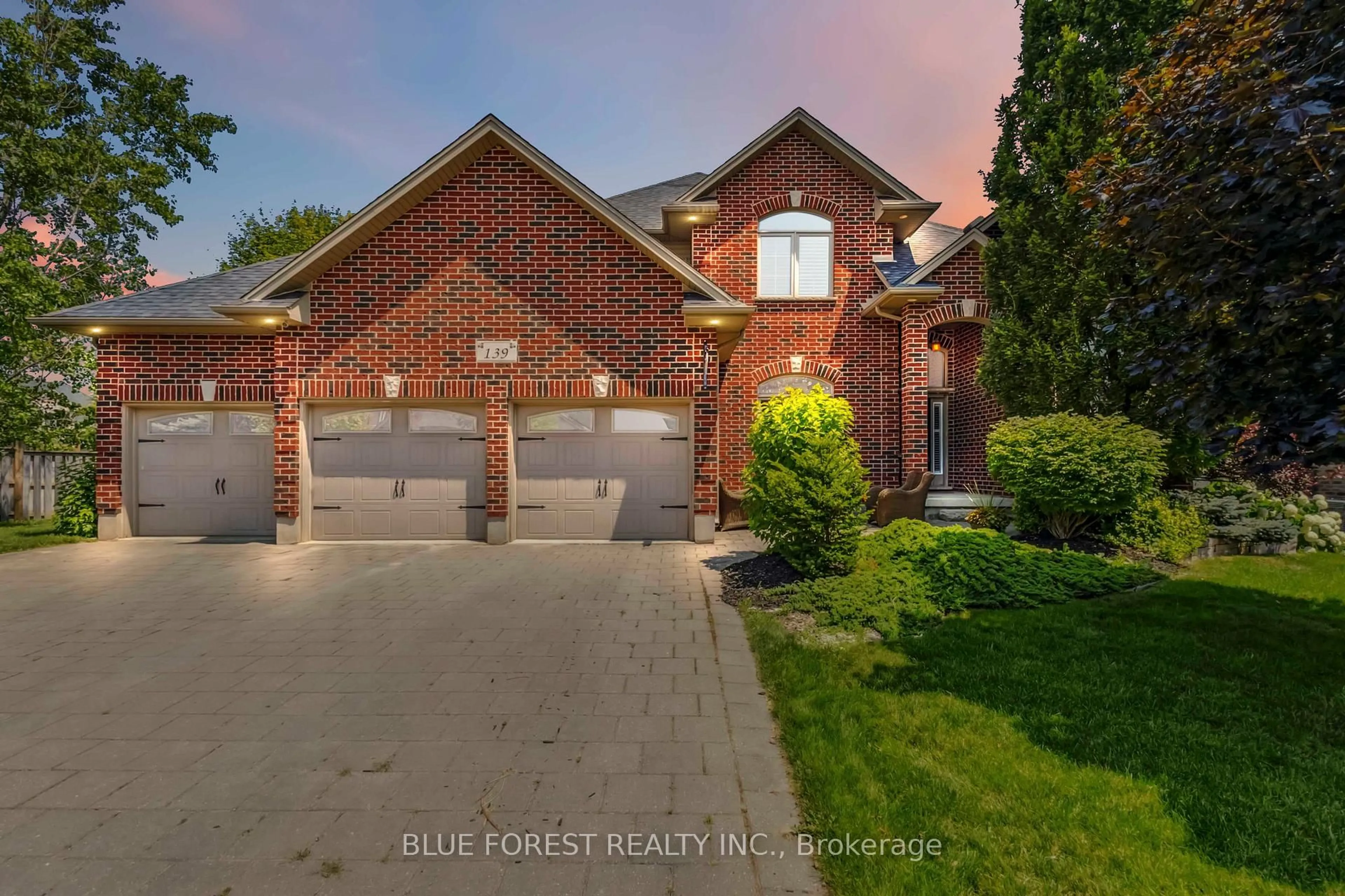 A pic from outside/outdoor area/front of a property/back of a property/a pic from drone, street for 139 Prince St, Middlesex Centre Ontario N0L 1R0