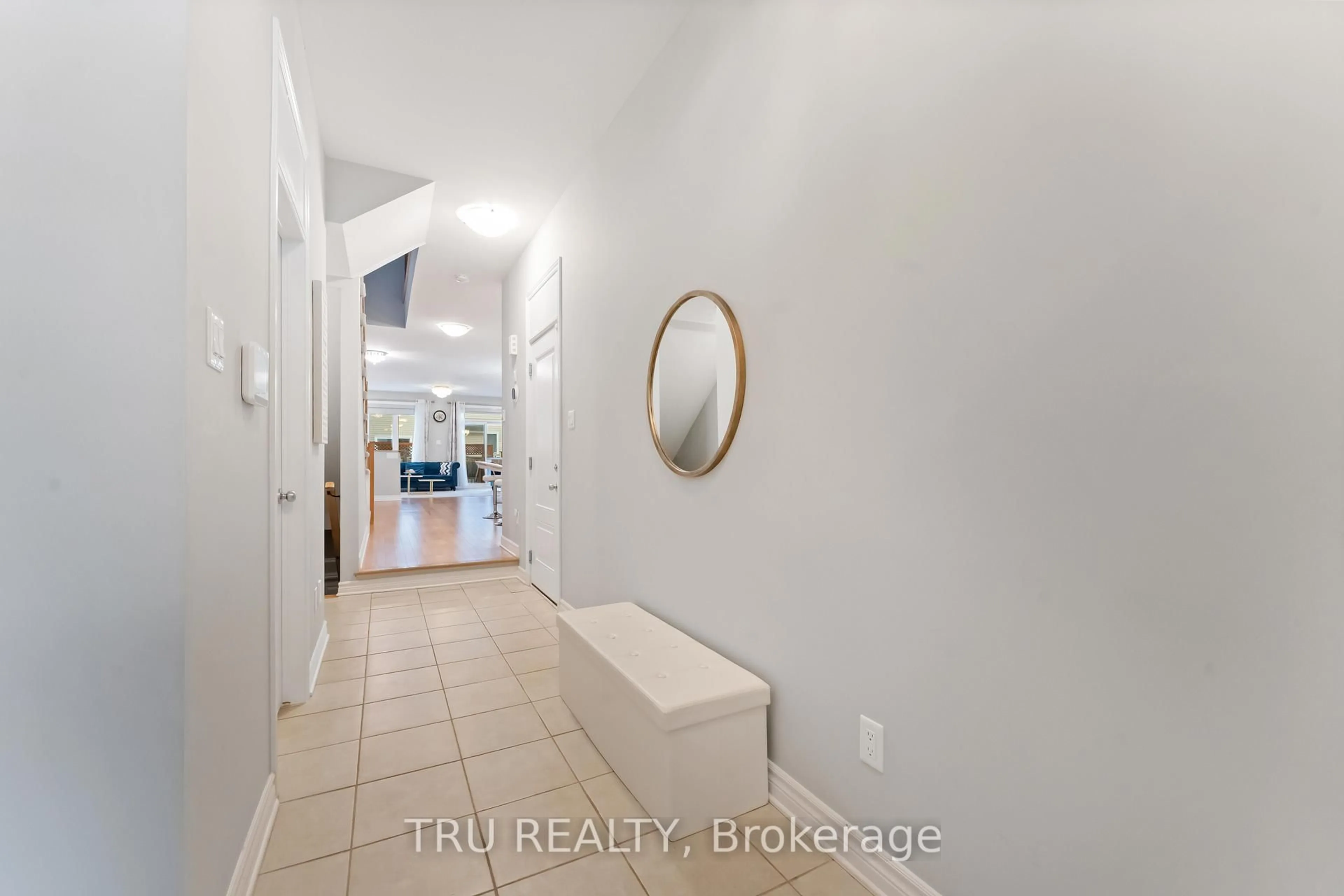 Indoor entryway for 4031 Kelly Farm Dr, Ottawa Ontario K1T 0R6