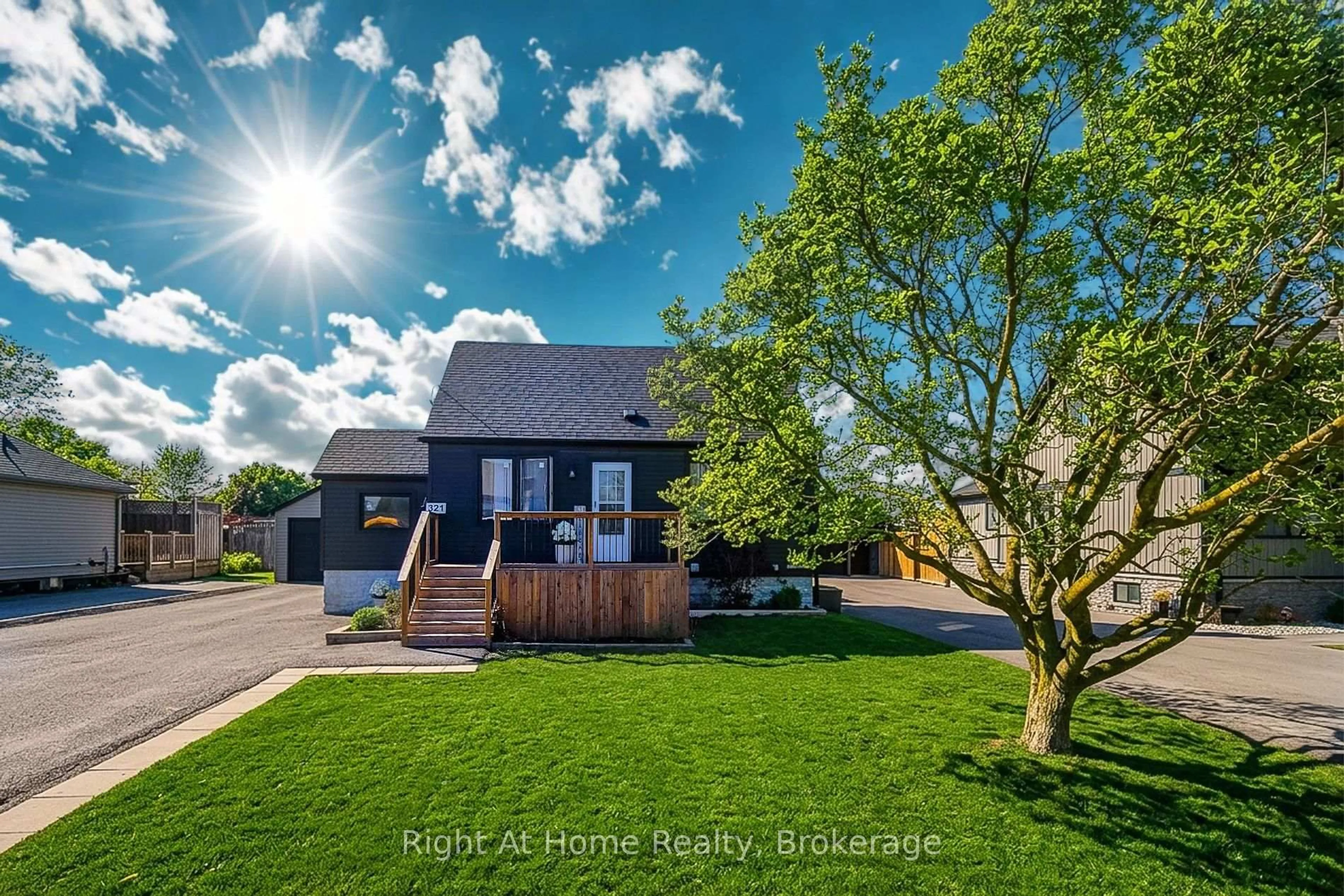 A pic from outside/outdoor area/front of a property/back of a property/a pic from drone, street for 321 Dewitt Rd, Hamilton Ontario L8E 2T1