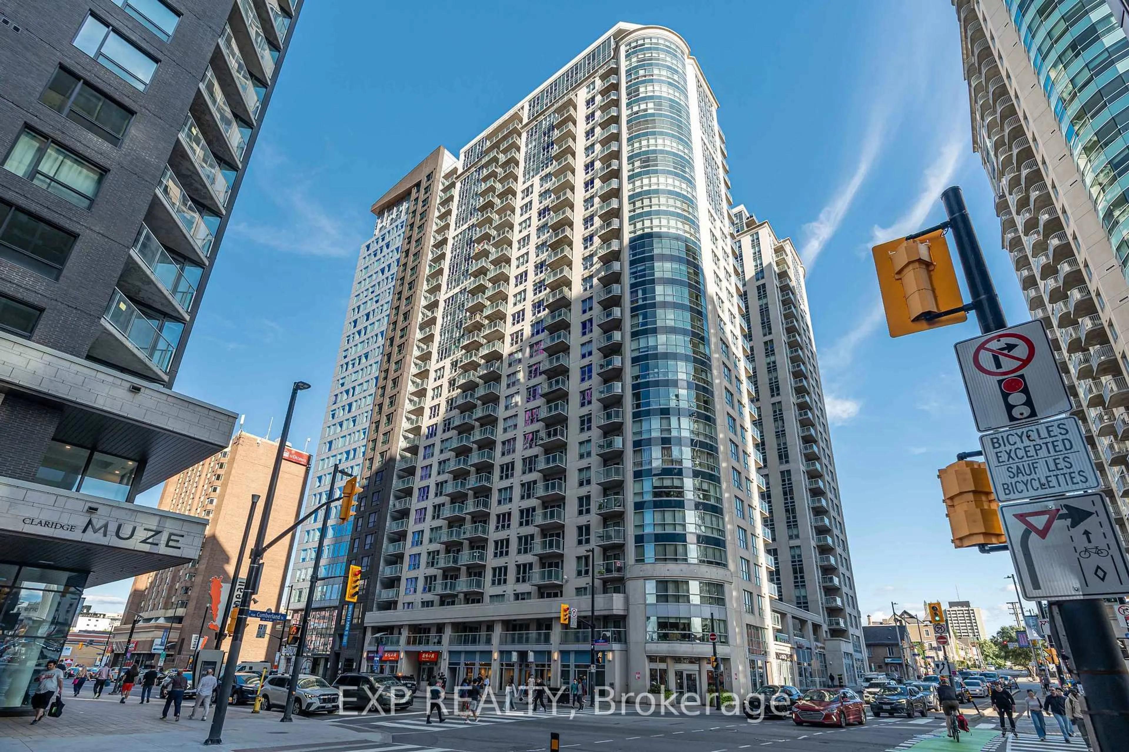 Indoor foyer for 242 RIDEAU St #2308, Ottawa Ontario K1N 0B7