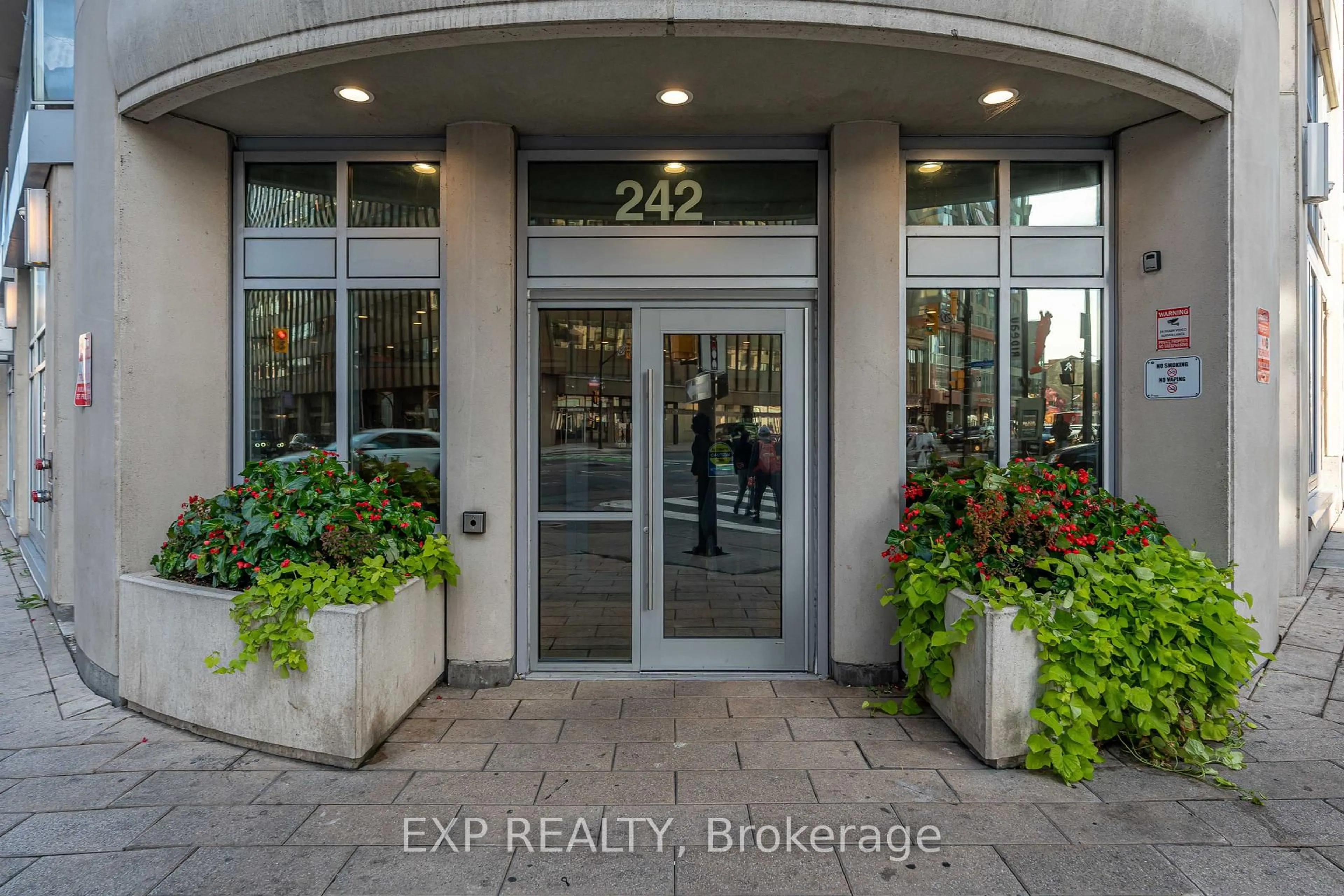Indoor entryway for 242 RIDEAU St #2308, Ottawa Ontario K1N 0B7