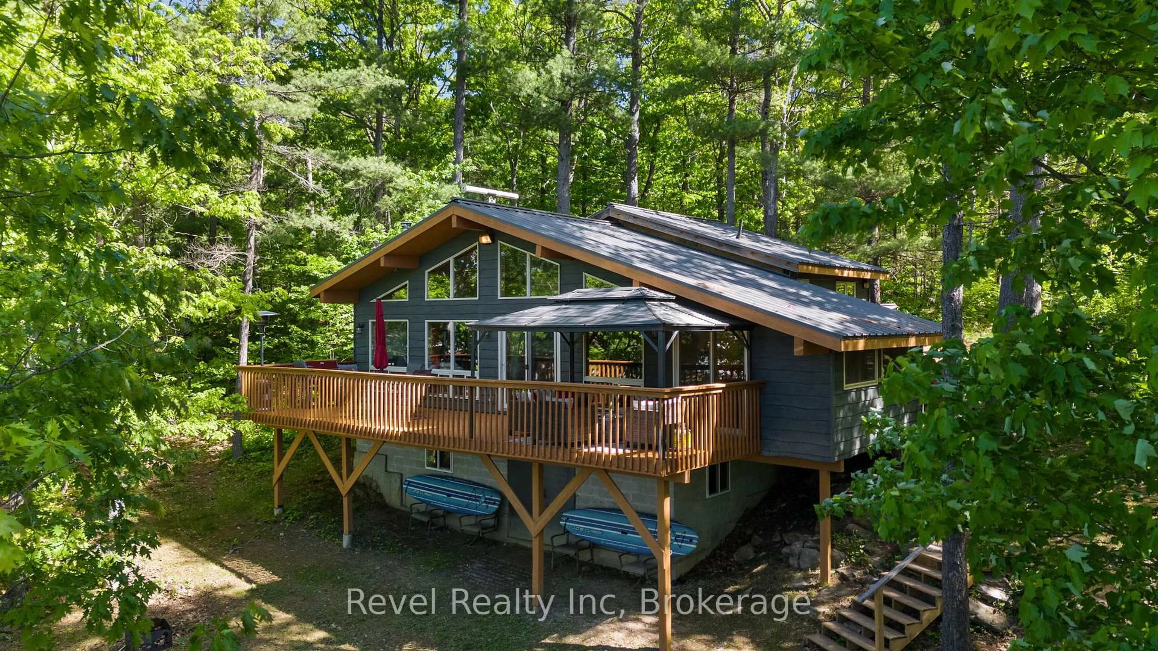 A pic from outside/outdoor area/front of a property/back of a property/a pic from drone, water/lake/river/ocean view for 5 Severn River 406, Muskoka Lakes Ontario L0K 1E0