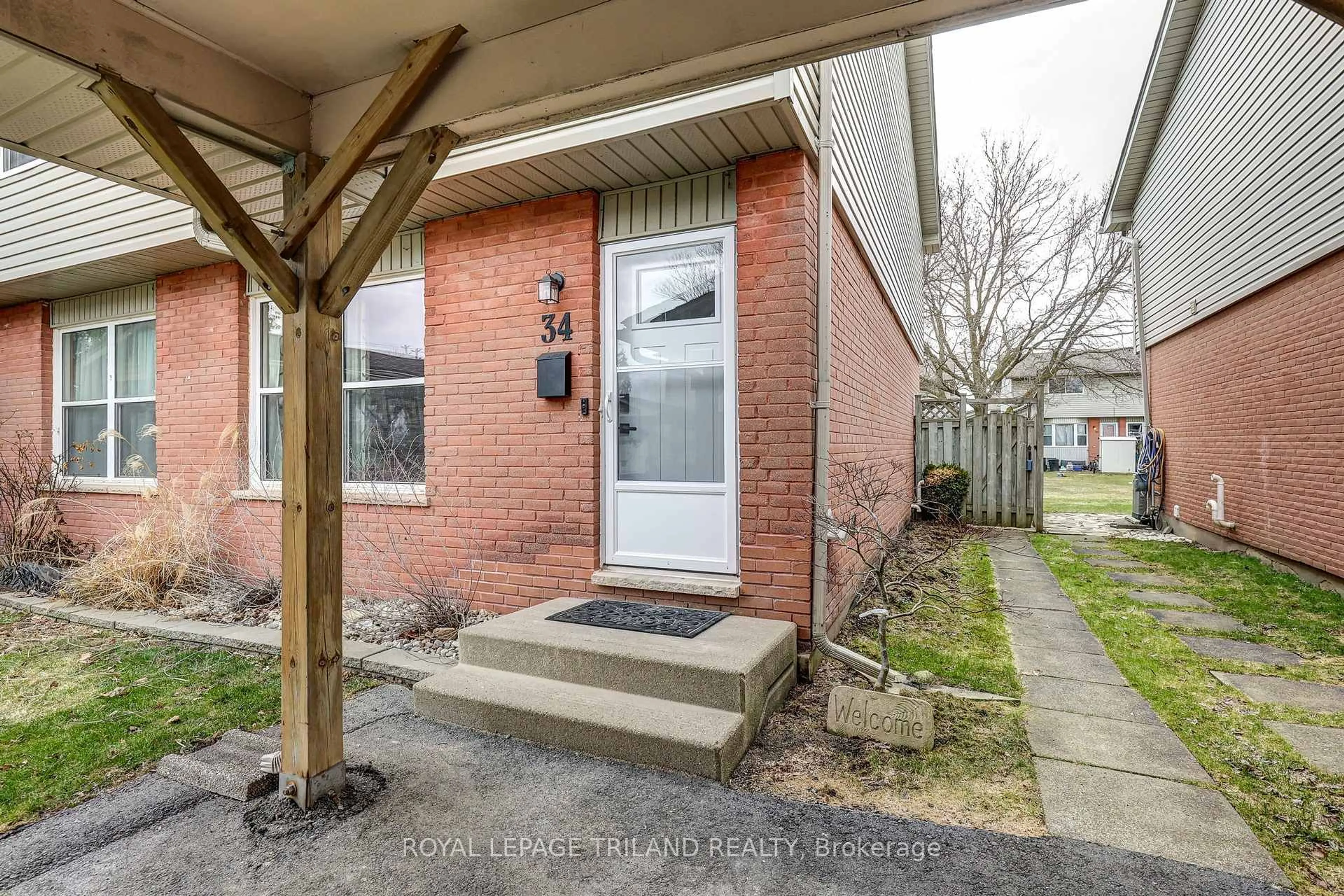 Home with brick exterior material, street for 1250 Jalna Blvd #34, London South Ontario N6E 2W4