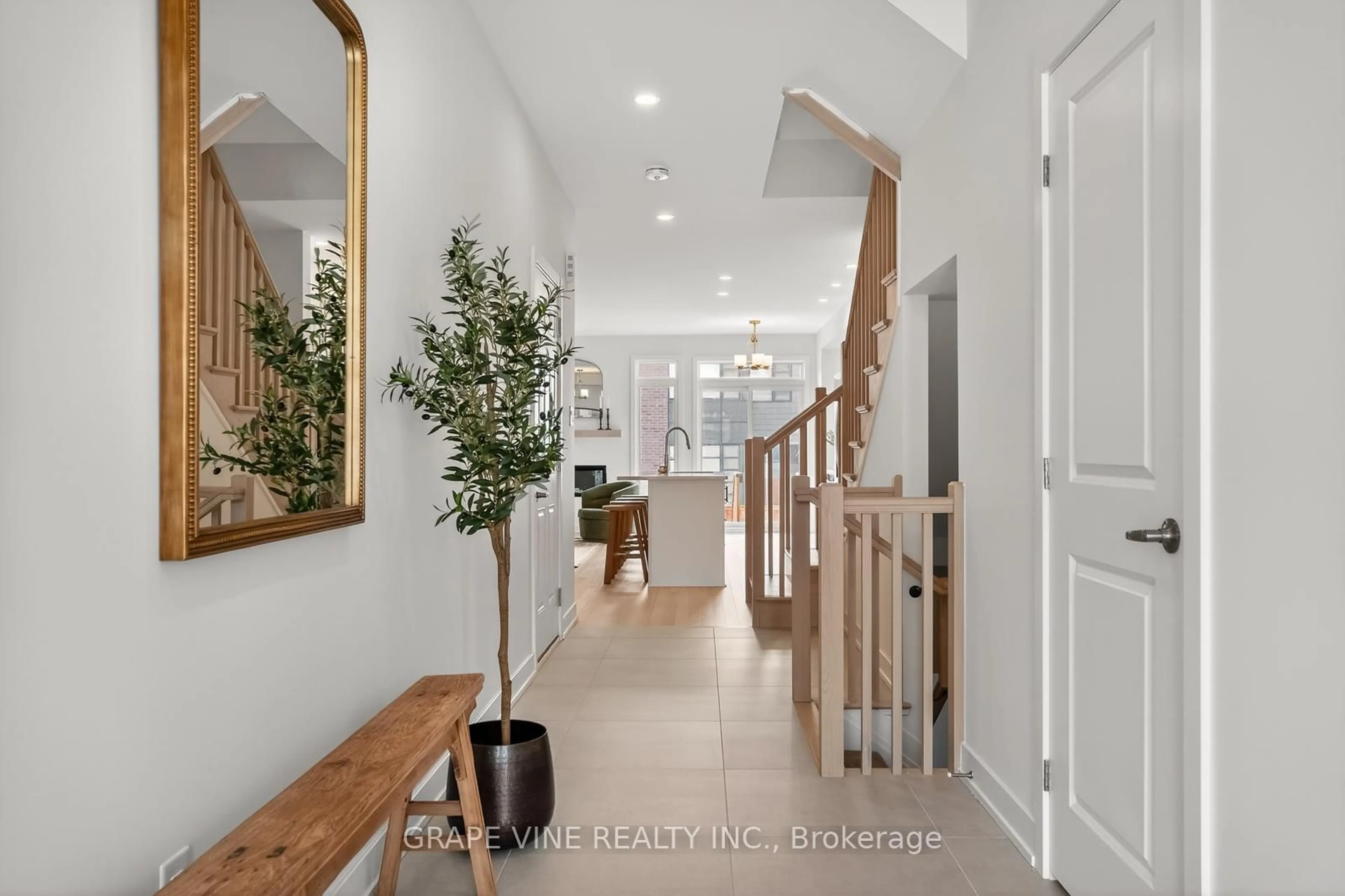 Indoor entryway for 449 Haresfield Crt, Ottawa Ontario K2M 0B6