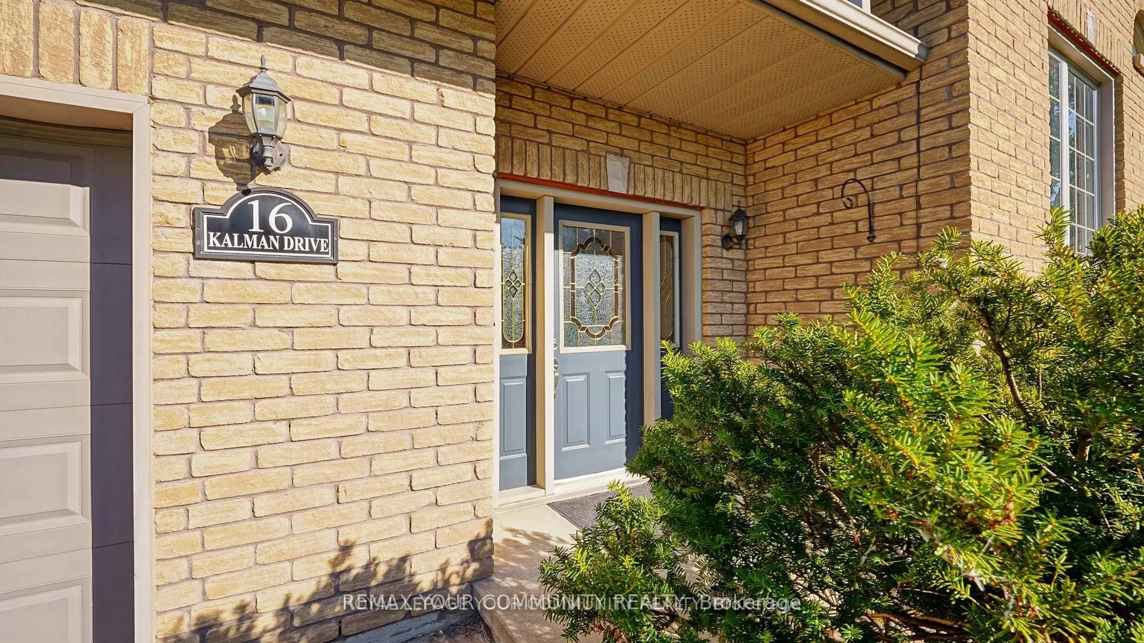 Indoor entryway for 16 Kalman Dr, Cavan Monaghan Ontario L0A 1G0