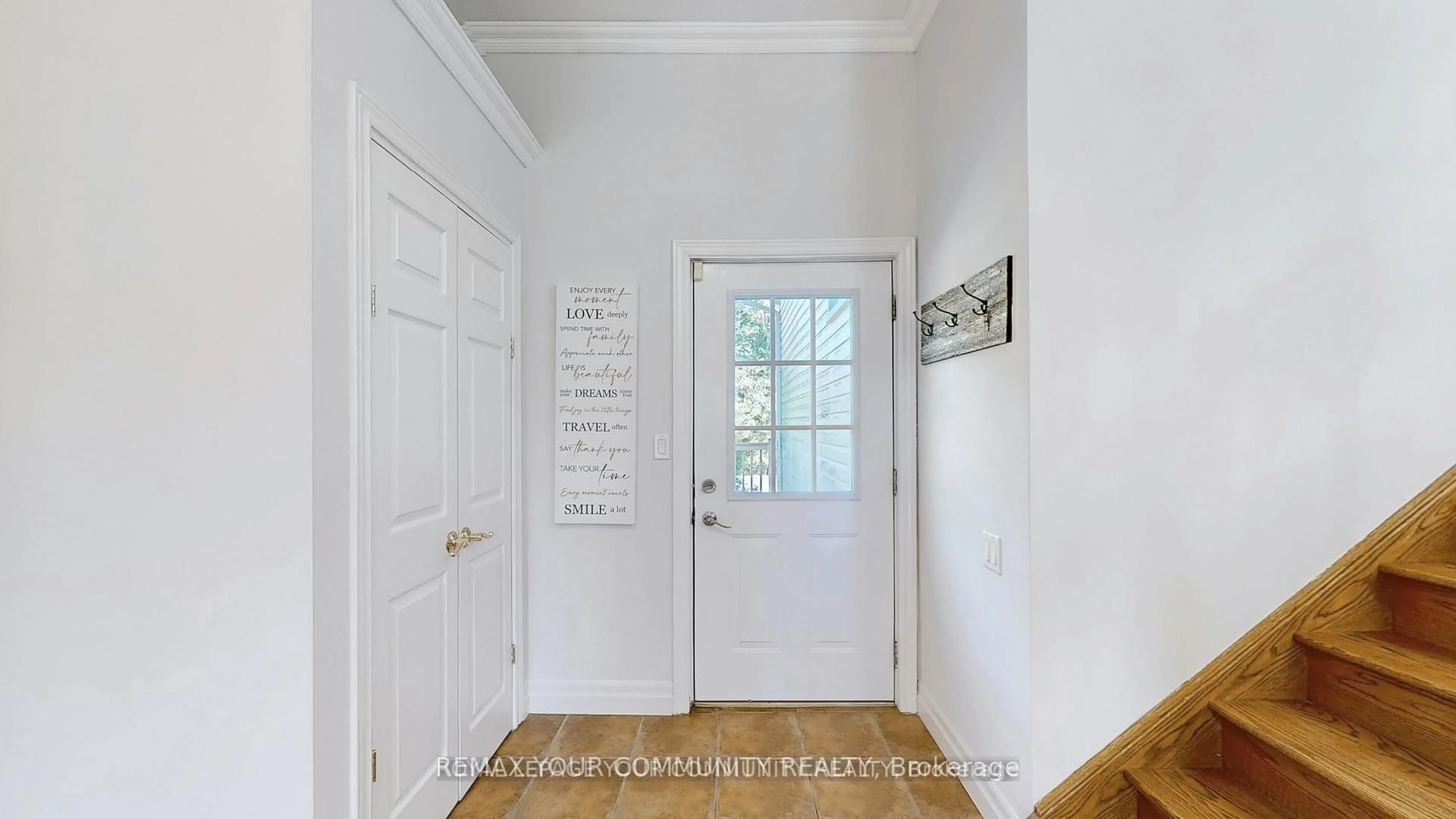 Indoor entryway for 16 Kalman Dr, Cavan Monaghan Ontario L0A 1G0