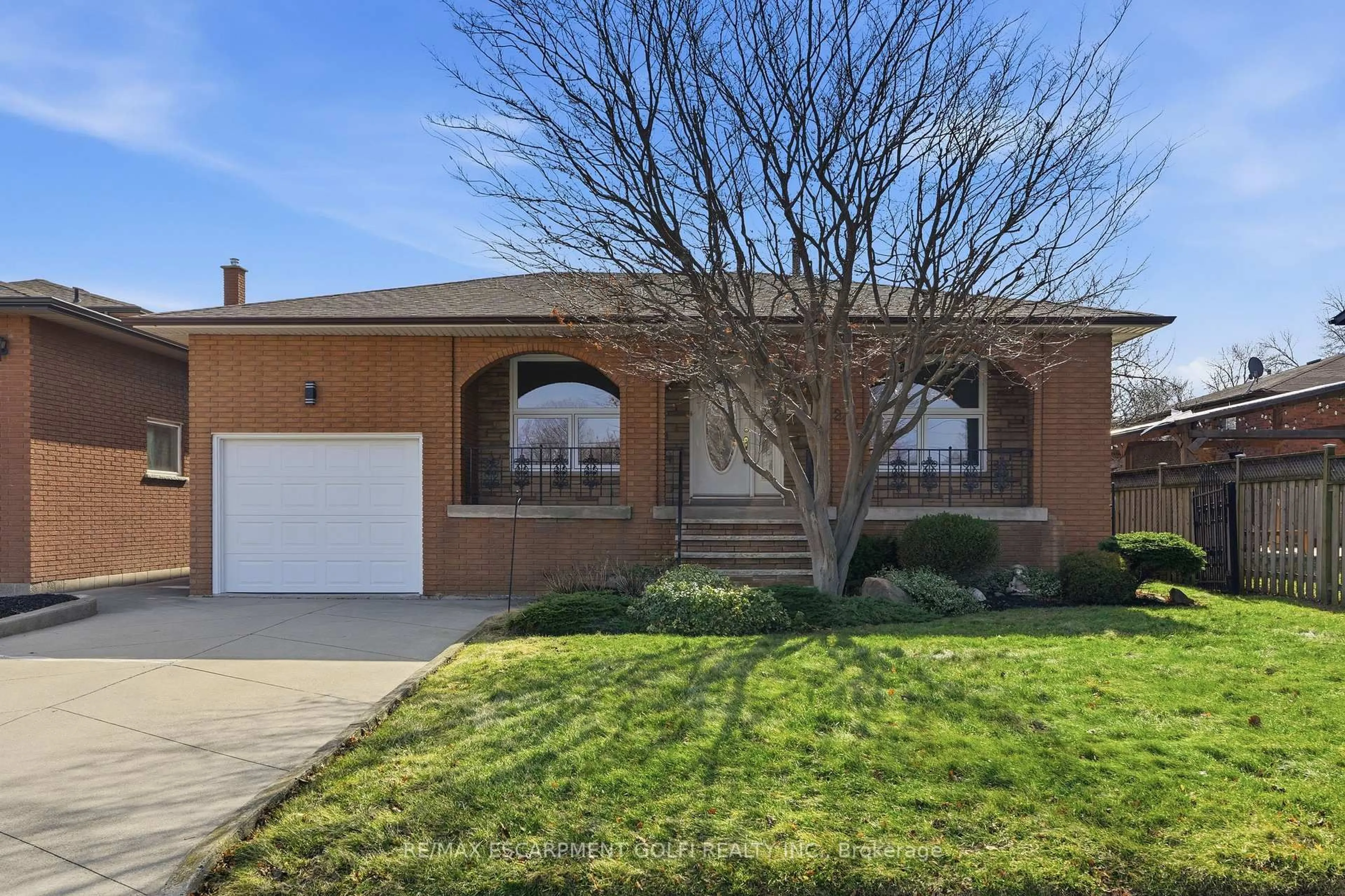 Home with brick exterior material, street for 288 EASTDALE Blvd, Hamilton Ontario L8E 3P4