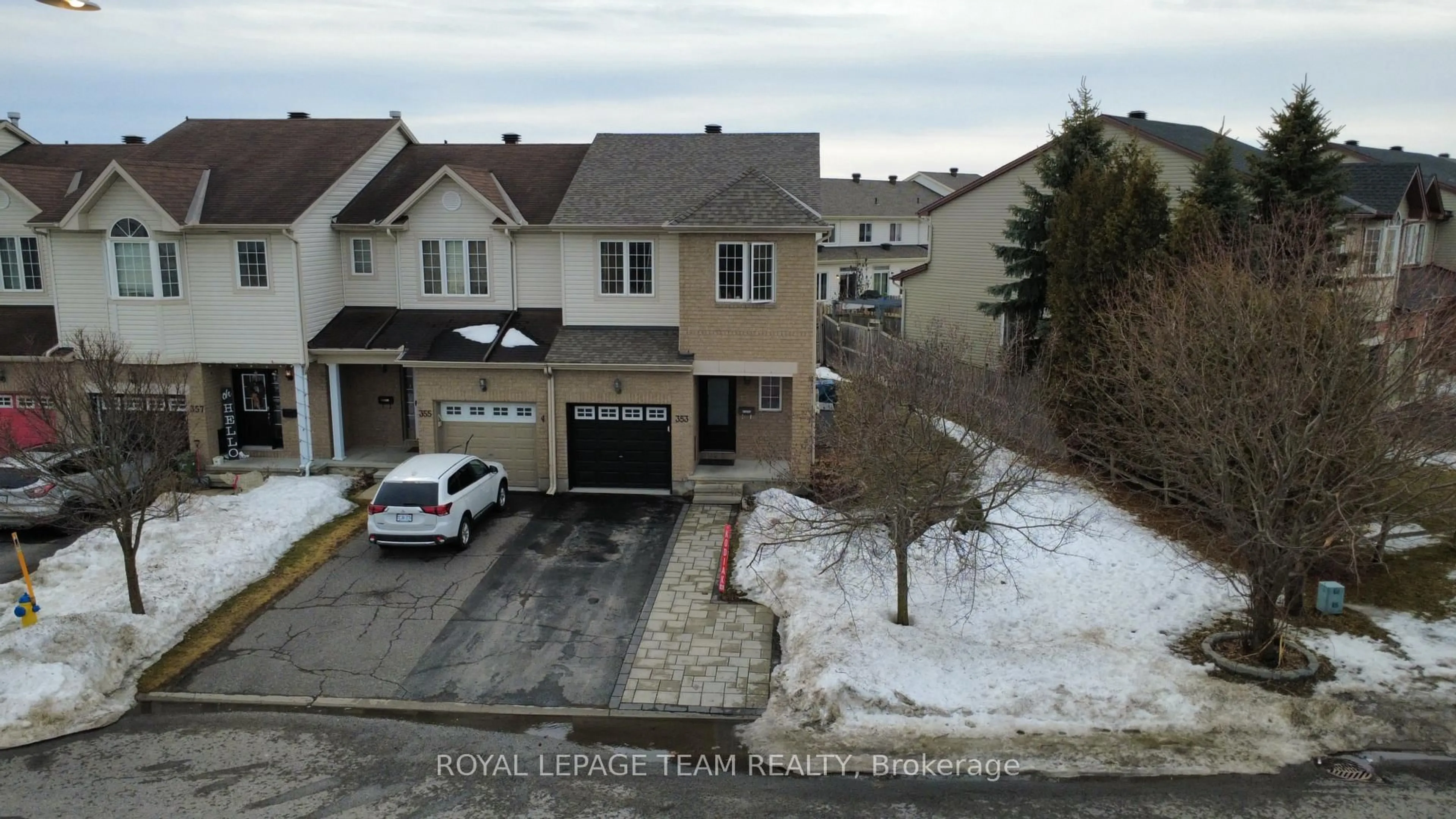 A pic from outside/outdoor area/front of a property/back of a property/a pic from drone, street for 353 Brigitta St, Ottawa Ontario K2S 0H9
