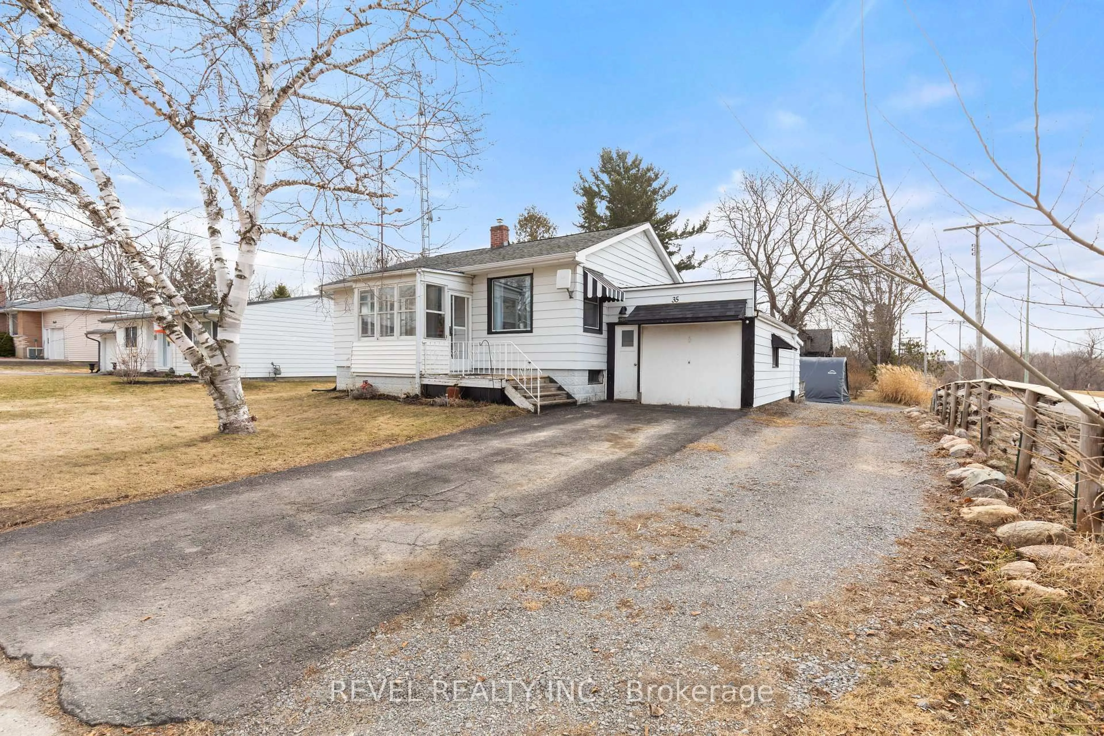 A pic from outside/outdoor area/front of a property/back of a property/a pic from drone, street for 35 KING St, Cramahe Ontario K0K 1S0