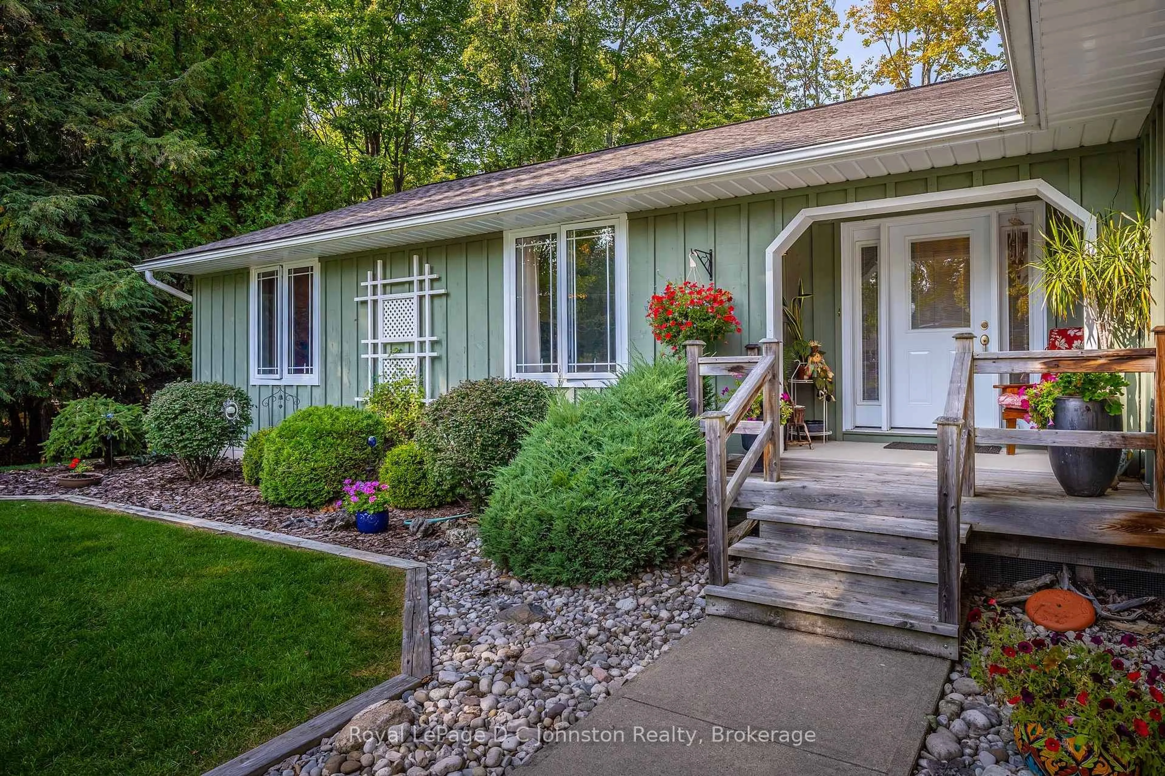 Home with vinyl exterior material, street for 27 Gremik Cres, South Bruce Peninsula Ontario N0H 2G0