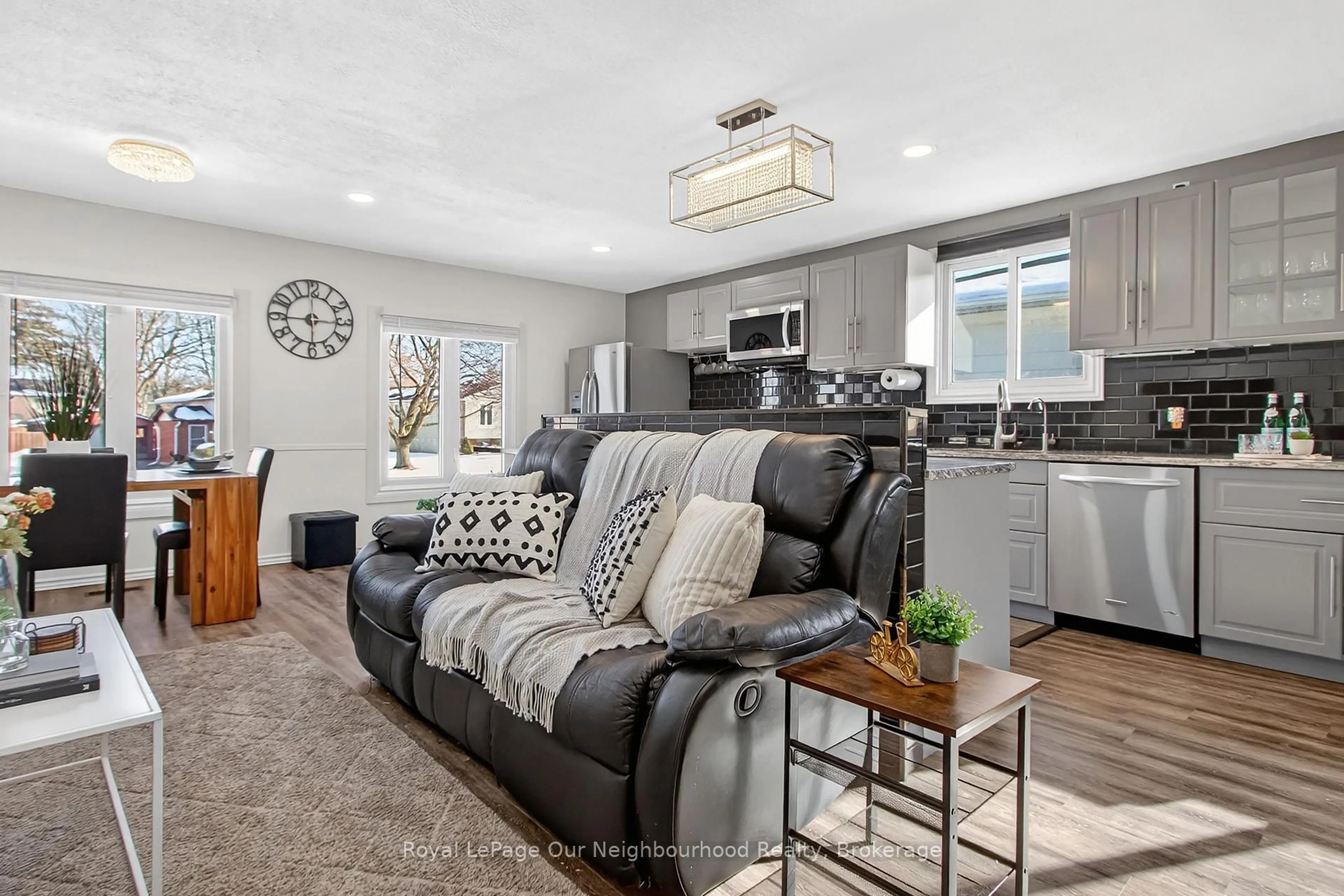 Open concept kitchen, unknown for 100 Keats Dr, Woodstock Ontario N4S 8B8