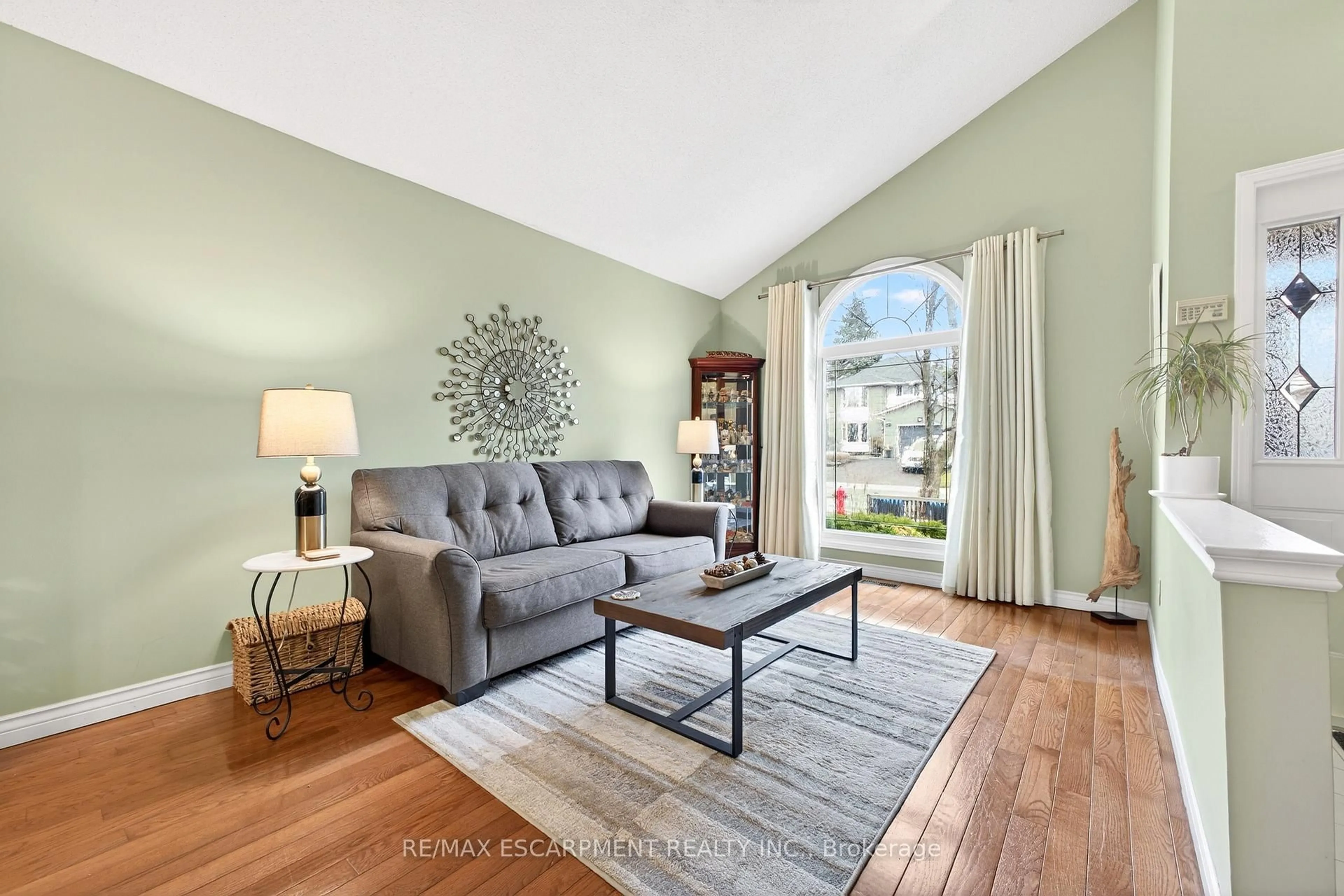 Living room with furniture, unknown for 22 NOVOCO Dr, Hamilton Ontario L9C 7E8